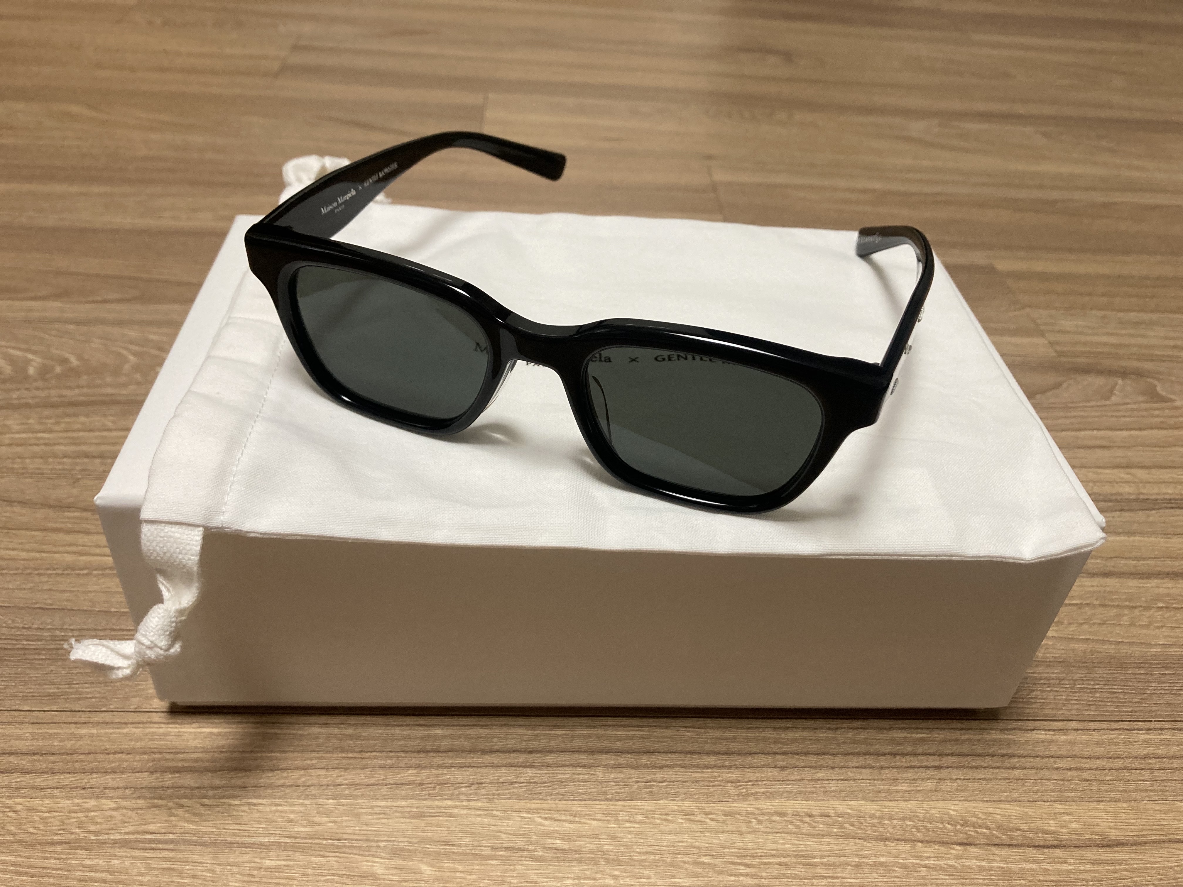 Gentle Monster x Maison Margiela MM110 Black Black 착용 스타일