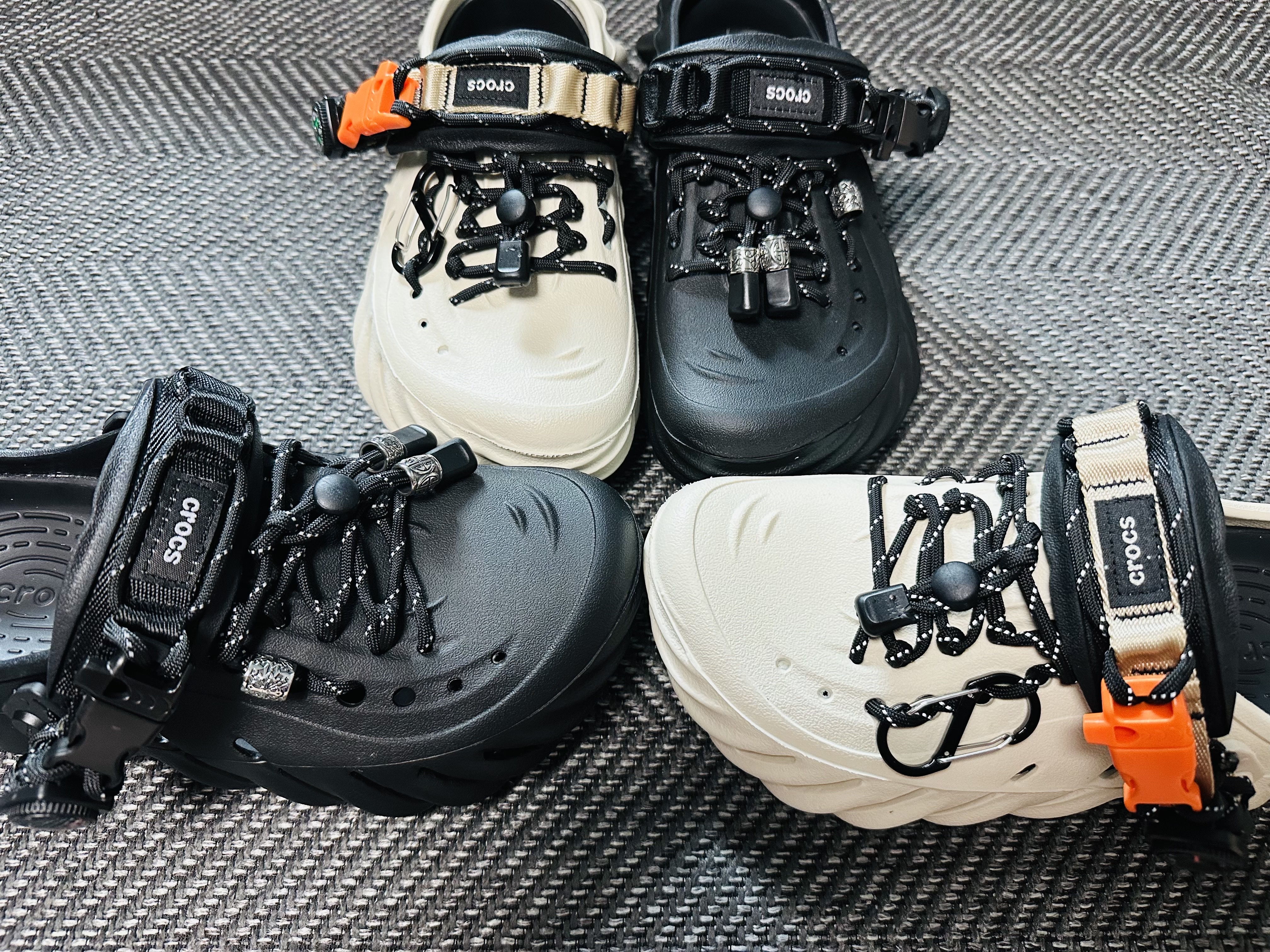Crocs Echo Clog Bone Black, Crocs Echo Clog Black 착용 스타일 - 2