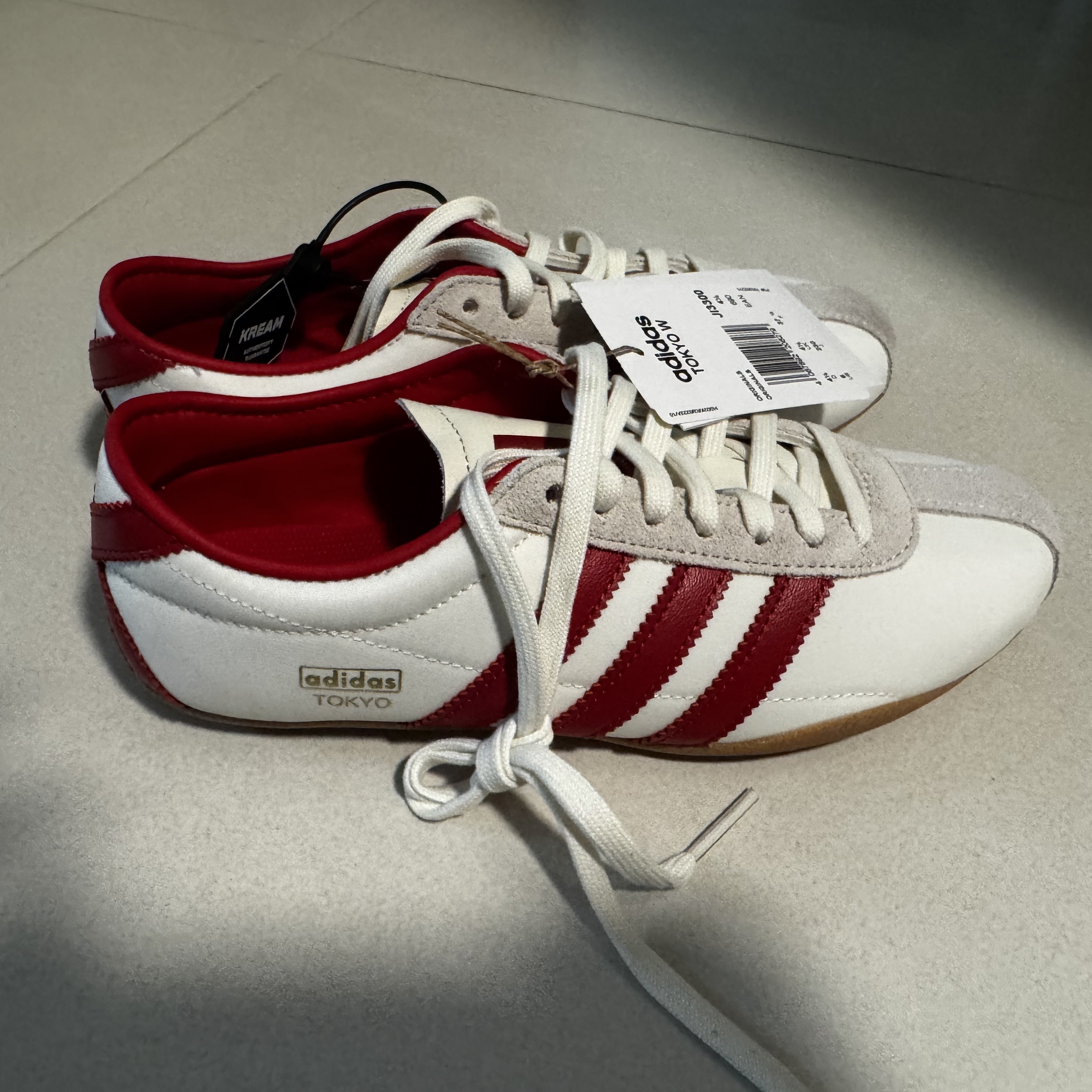 (W) Adidas Tokyo Off White Better Scarlet 착용 스타일 - 3