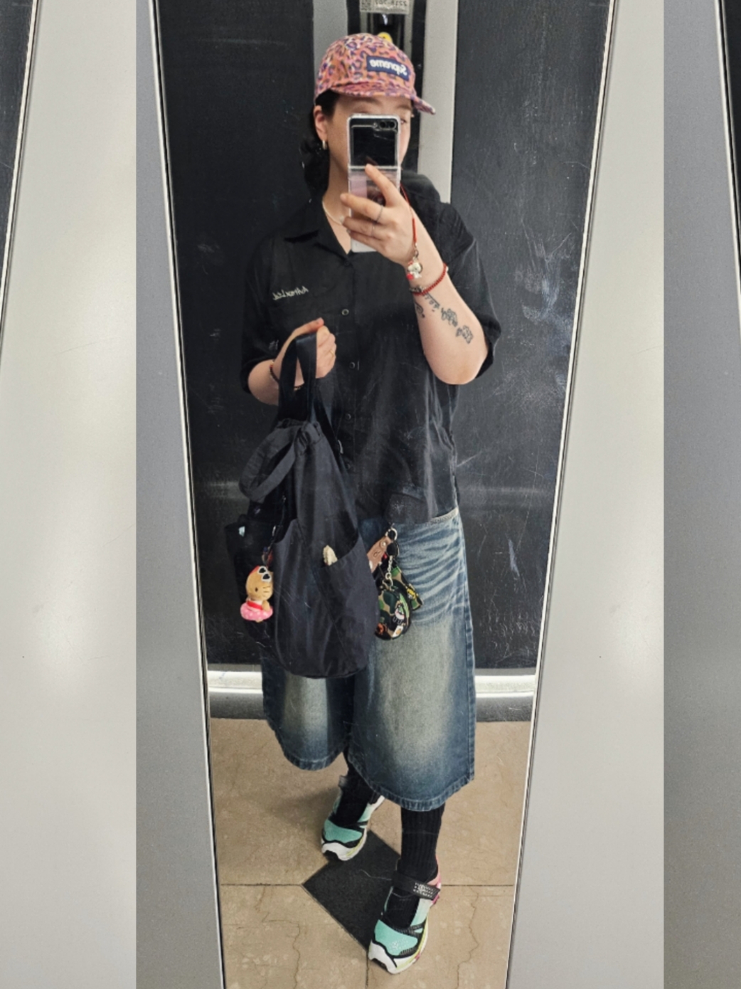 BAPE Baby Milo Mirror Card Holder Keychain Green Black, Salomon x MM6 Maison Margiela XT-Marie Jeanne Ginger Electric Green 착용 스타일