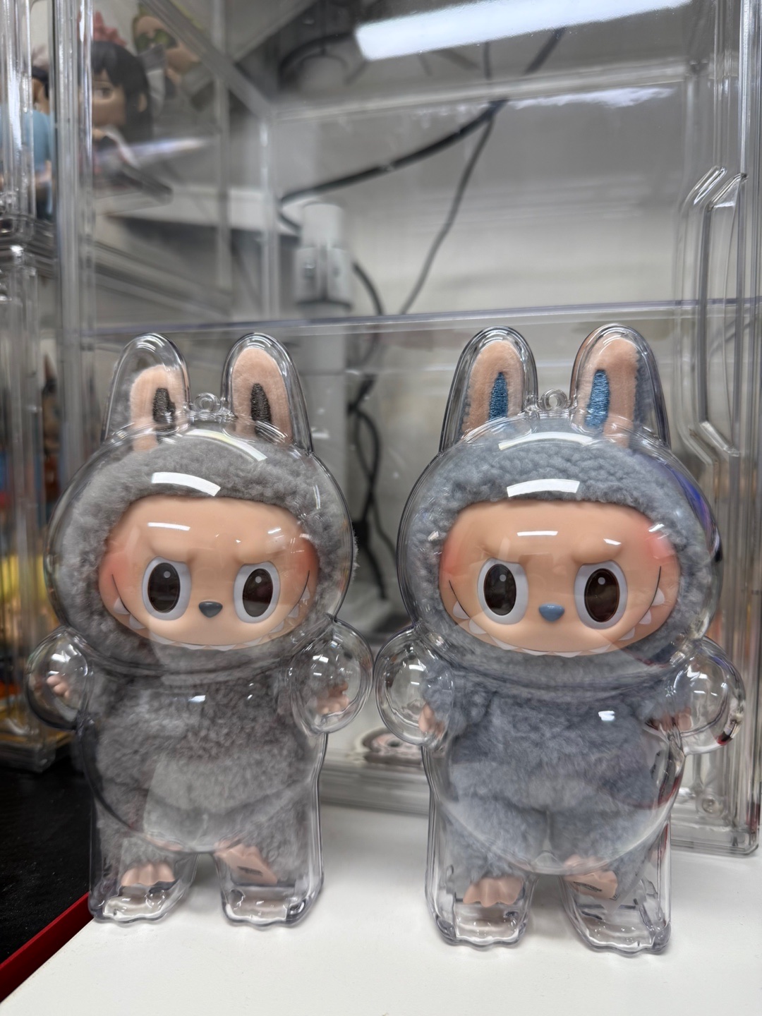 Pop Mart The Monsters Labubu Tasty Macarons Series Sealed Case (6 Blind Boxes) 착용 스타일 - 5