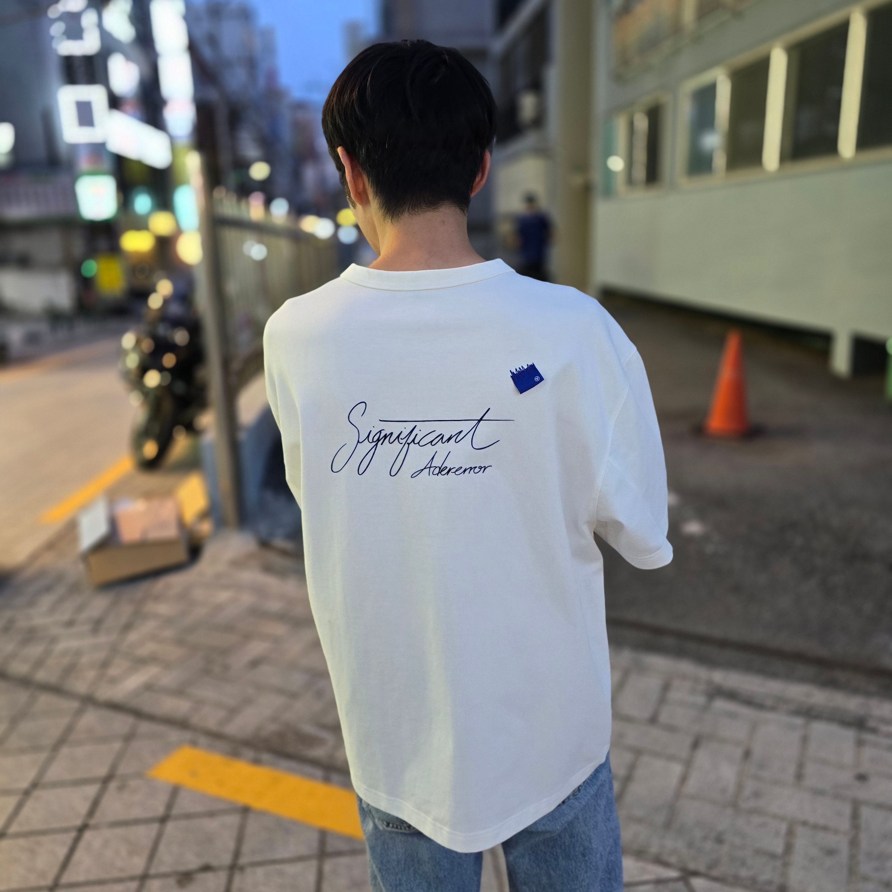 Ader Error Sig; Exclusive T-Shirt 02 White 착용 스타일