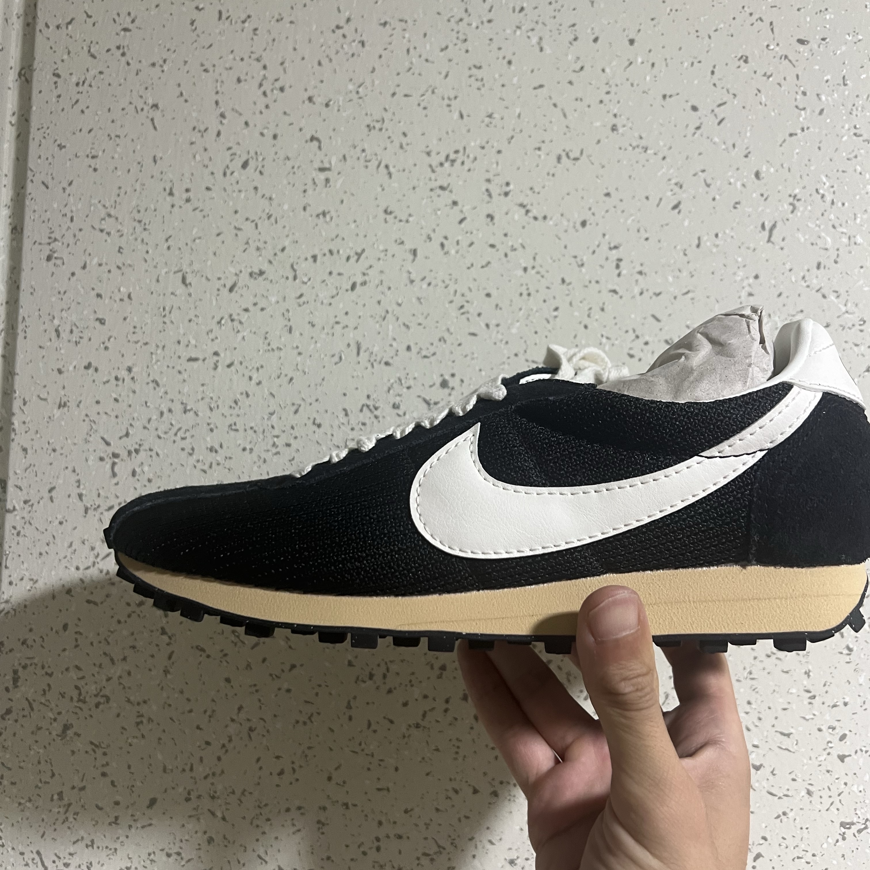 Nike LD-1000 SP Black and Sail 착용 스타일 - 1