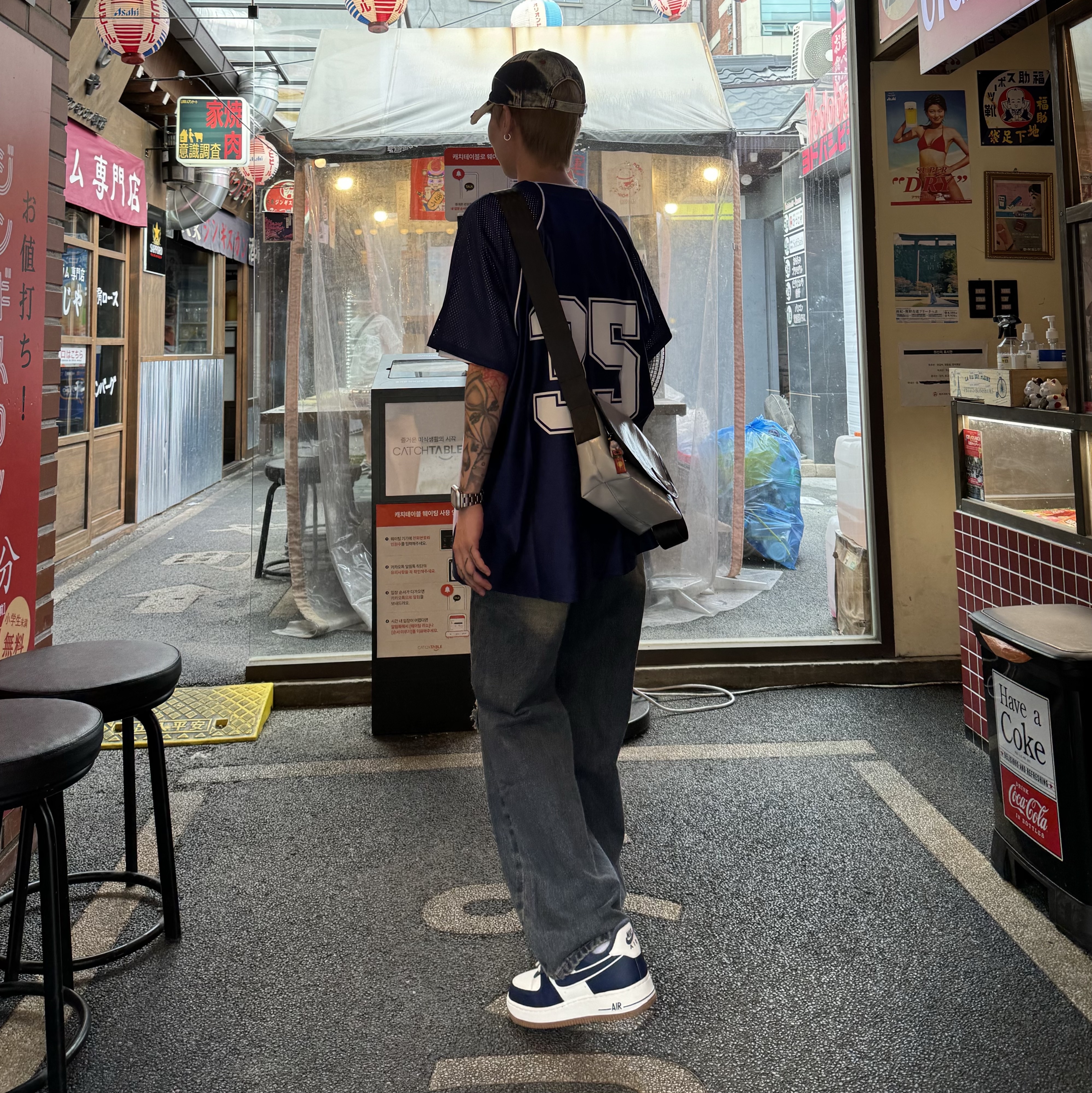 Nike Air Force 1 '07 LV8 Midnight Navy 착용 스타일 - 2