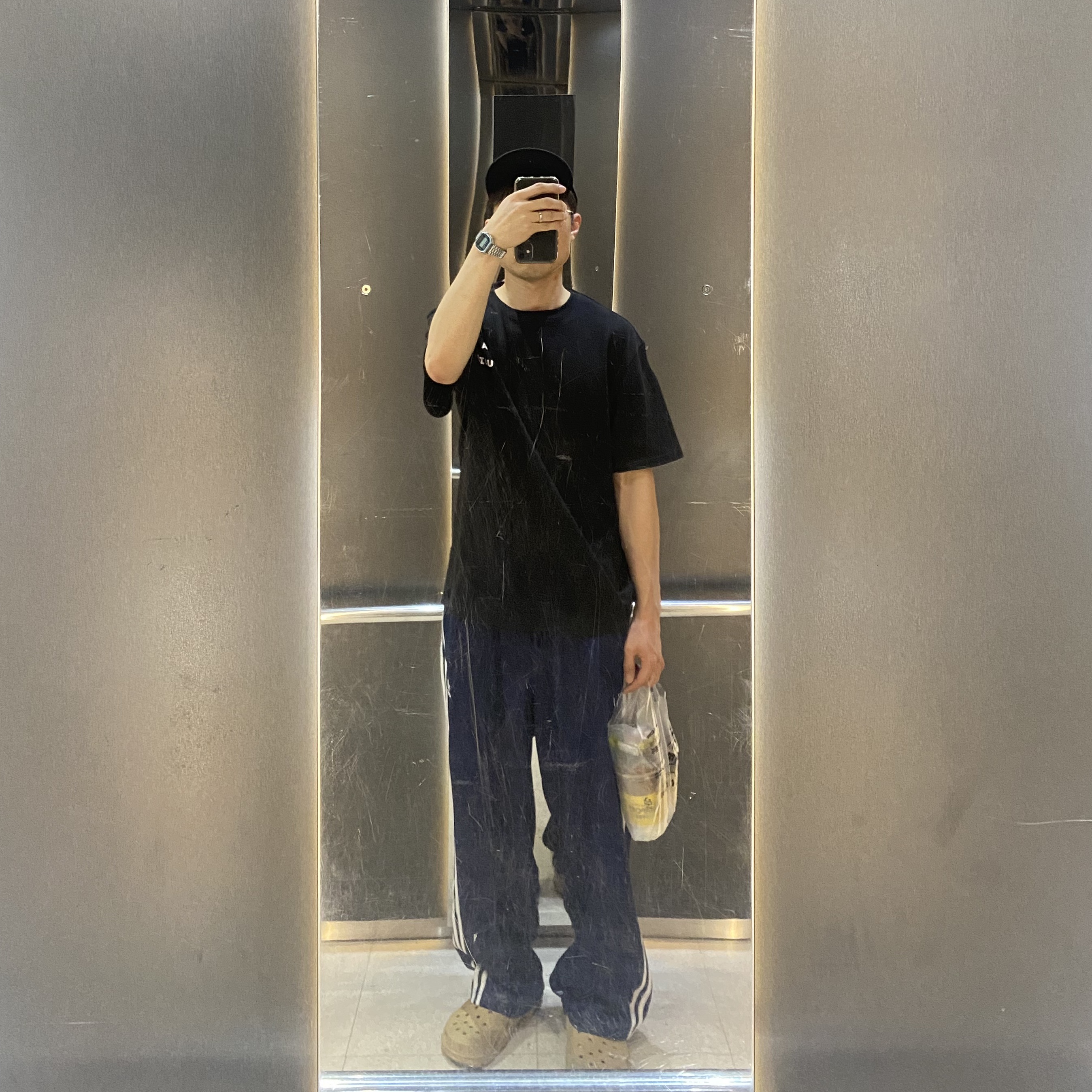 IAB Studio Basic T-Shirt Black White, Supreme Washed Chino Twill Camp Cap Black 착용 스타일