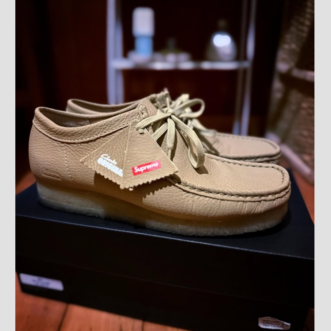 Clarks x Supreme Reflective Wallabee Natural - 25SS, Clarks x Supreme Reflective Wallabee Pink - 25SS 착용 스타일 - 6