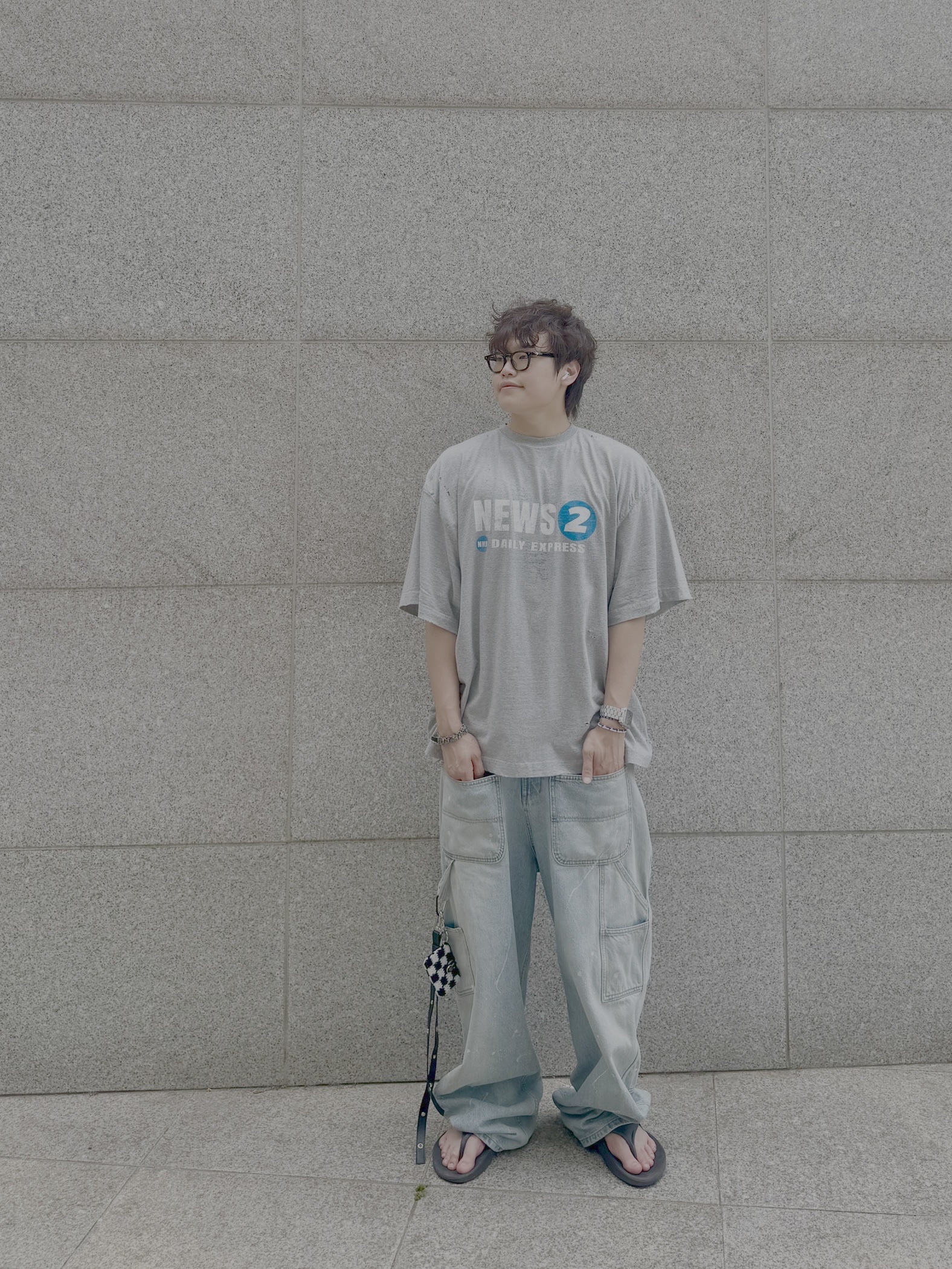 Nonnod Puckering News T-shirt Vintage grey, Project G/R Backward Carpenter Pants Blue 착용 스타일 - 2