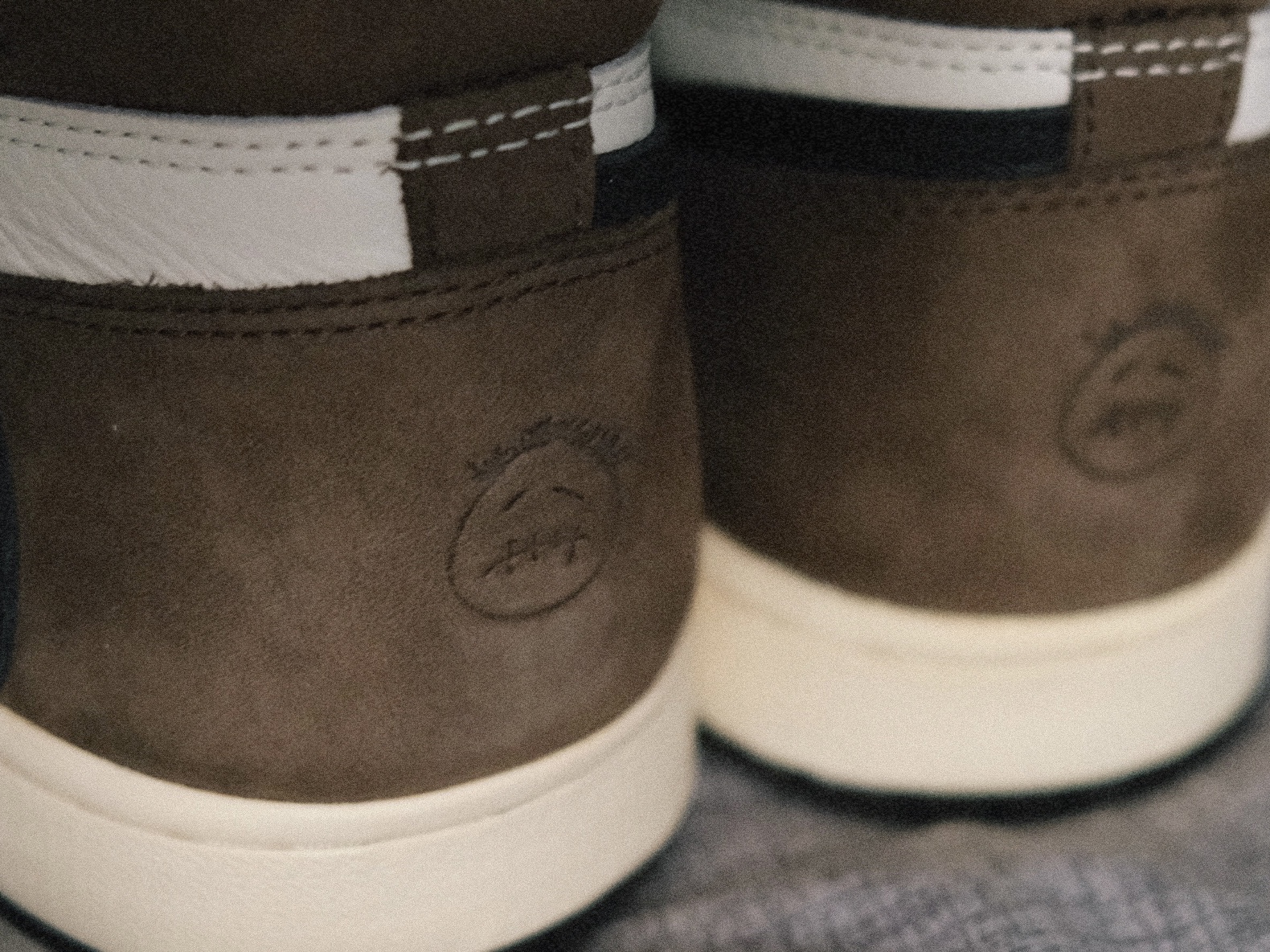 Jordan 1 x Travis Scott Retro High OG SP Mocha, Jordan 1 x Travis Scott Retro Low OG SP Sail and Ridgerock 착용 스타일 - 2
