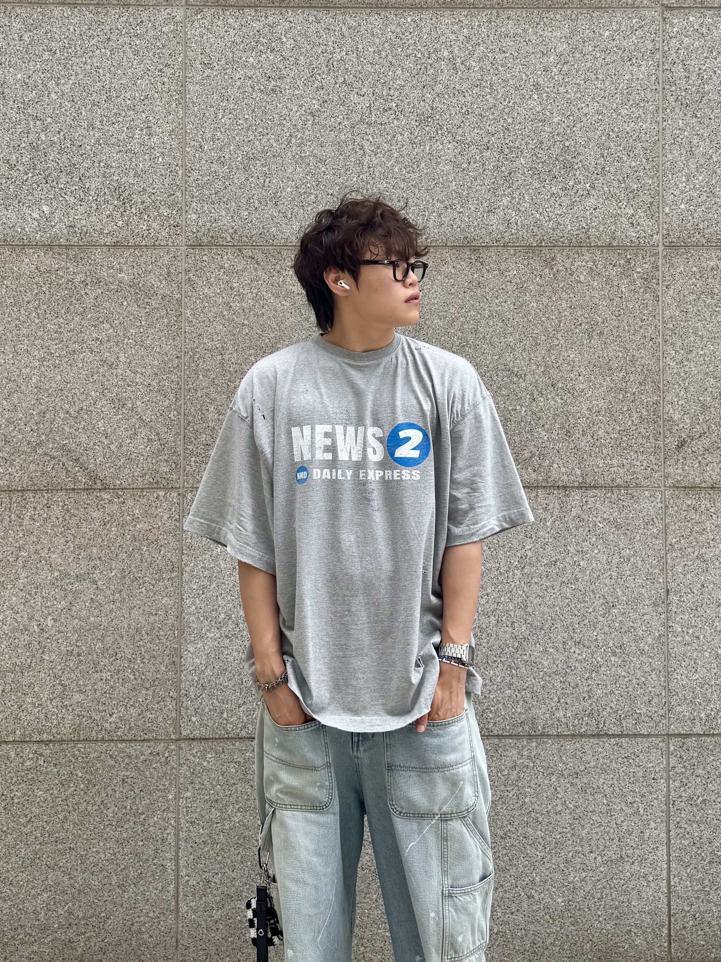 Nonnod Puckering News T-shirt Vintage grey, Project G/R Backward Carpenter Pants Blue 착용 스타일 - 5