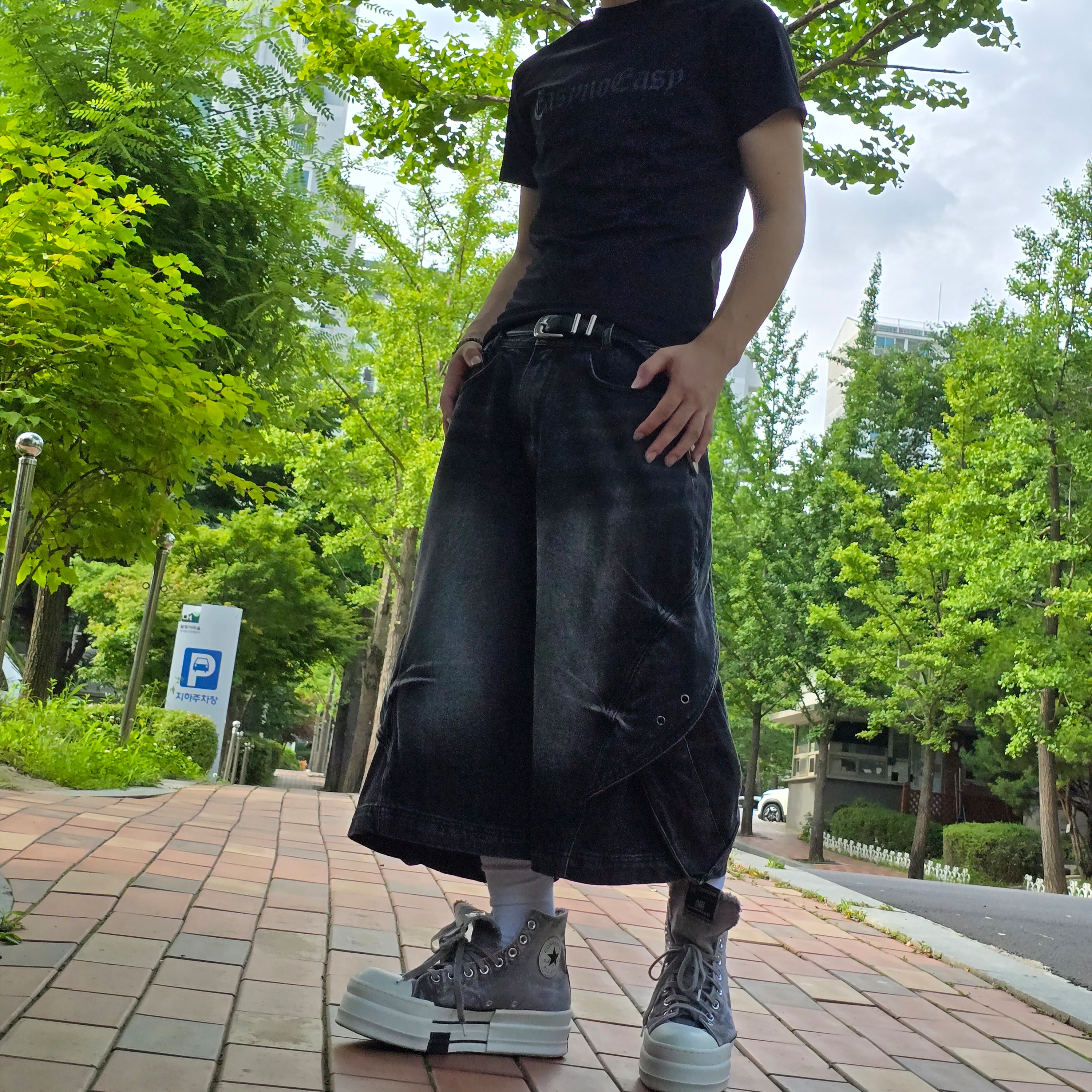 Converse x Drkshdw DBL Drkstar Overdye Chuck 70 Hi Concrete, BLR Curved Cover Cargo Bermuda Washing Denim Pants Black 착용 스타일 - 2