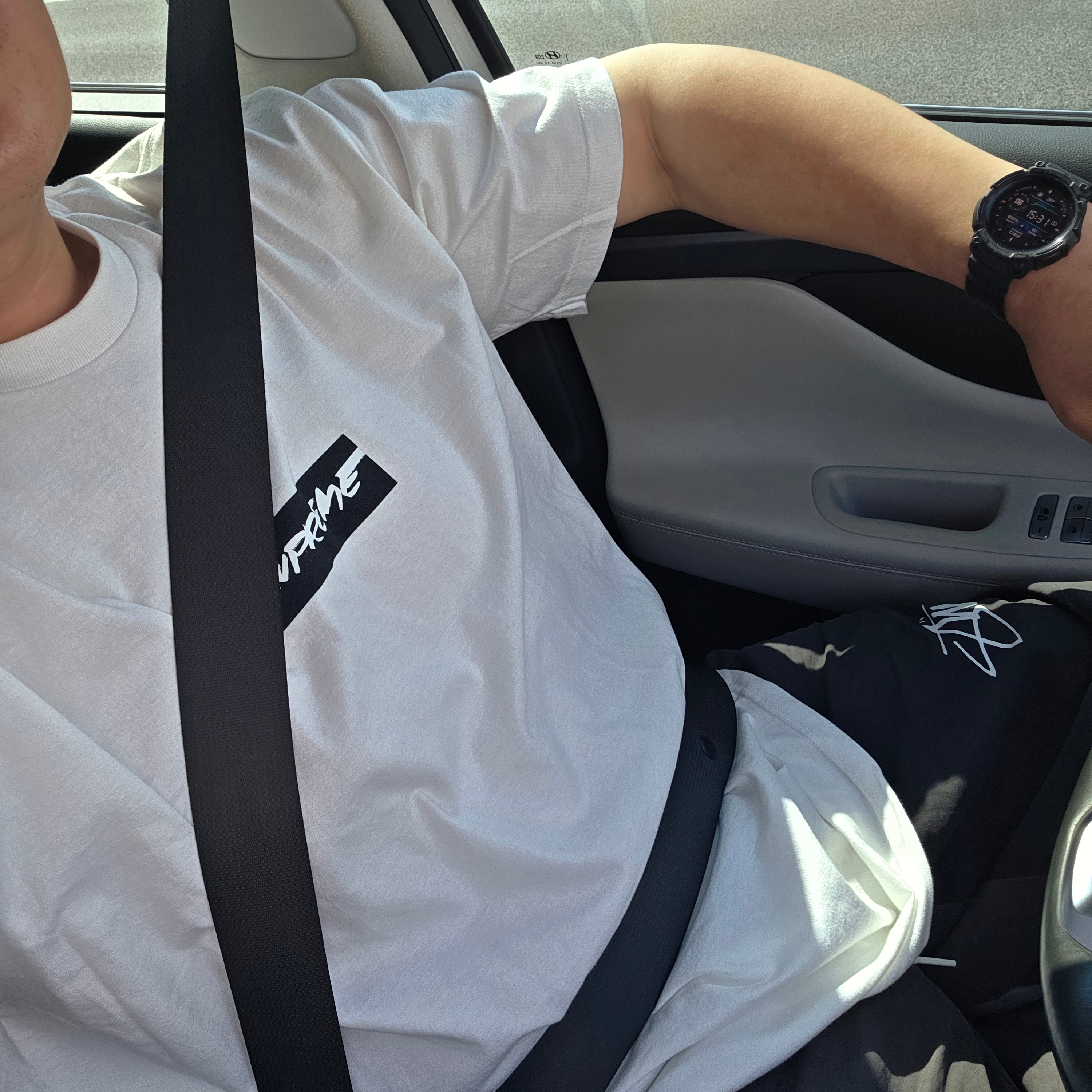 Supreme Futura Box Logo T-Shirt White - 24SS, Stussy Wave Dye Nylon Shorts Black 착용 스타일