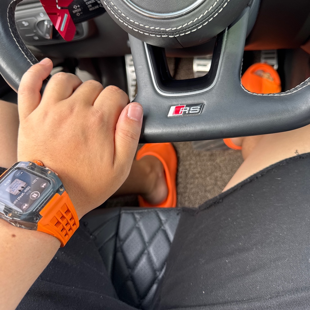 Adidas Yeezy Slide Enflame Orange 착용 스타일 - 1