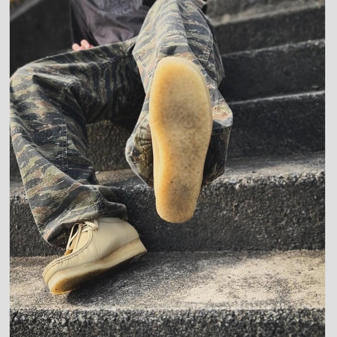 Clarks x Supreme Reflective Wallabee Natural - 25SS, Clarks x Supreme Reflective Wallabee Pink - 25SS 착용 스타일 - 8