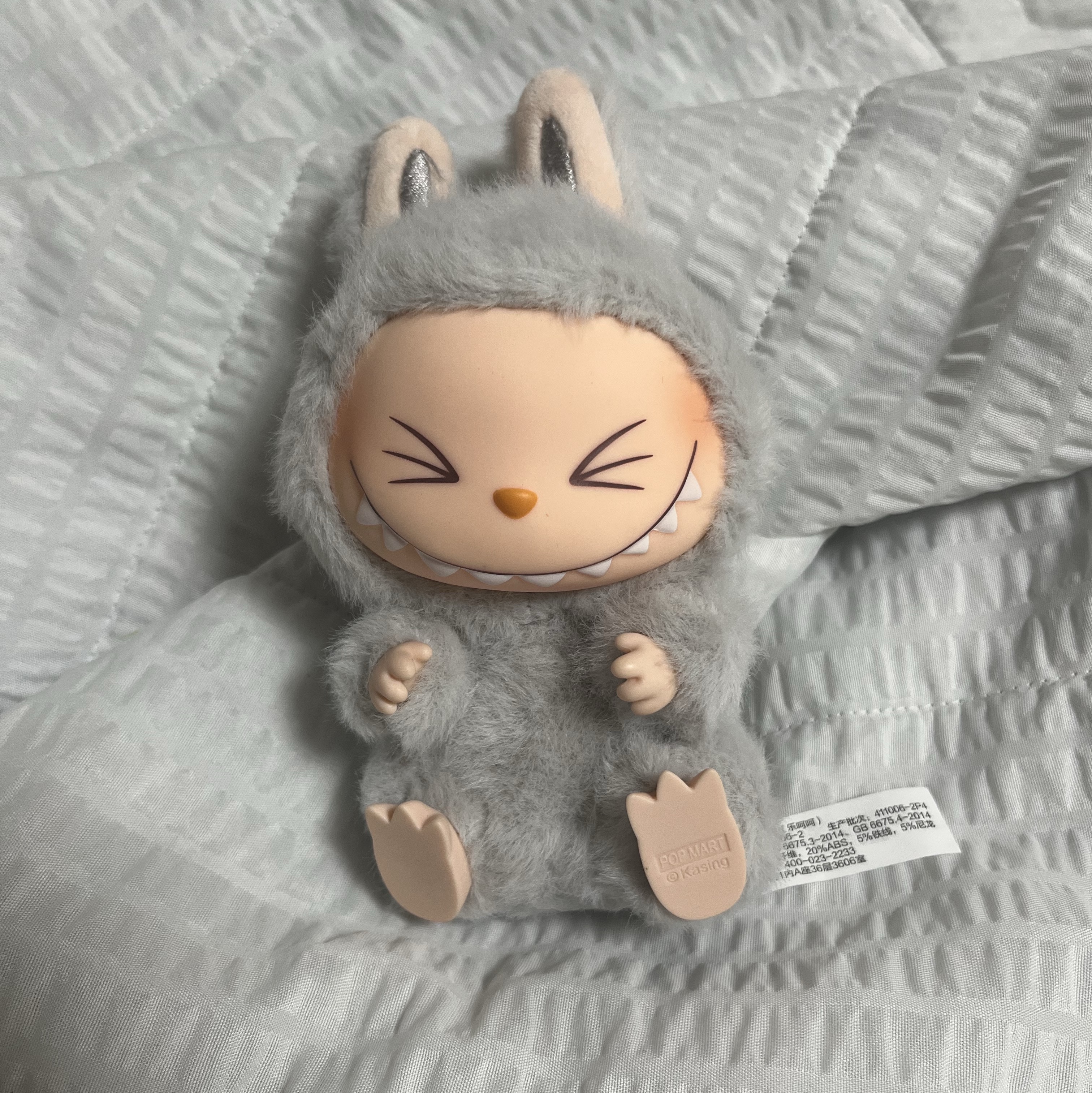 Pop Mart Labubu Let's Play Together Doll Series Hehe Keyring (Opened Case) 착용 스타일