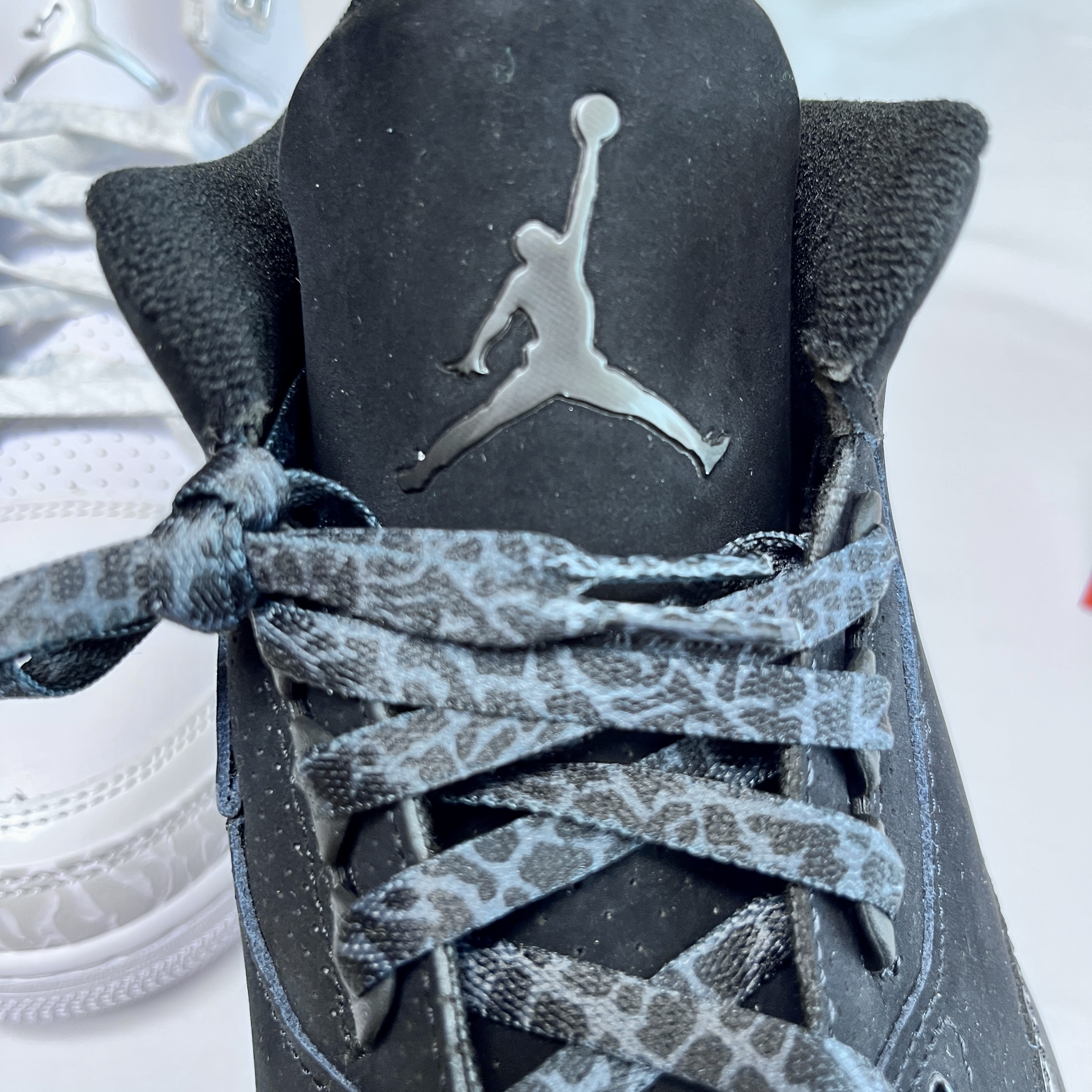 Jordan 3 Retro White and Silver, Jordan 3 Retro Black Cat 2025 착용 스타일 - 5