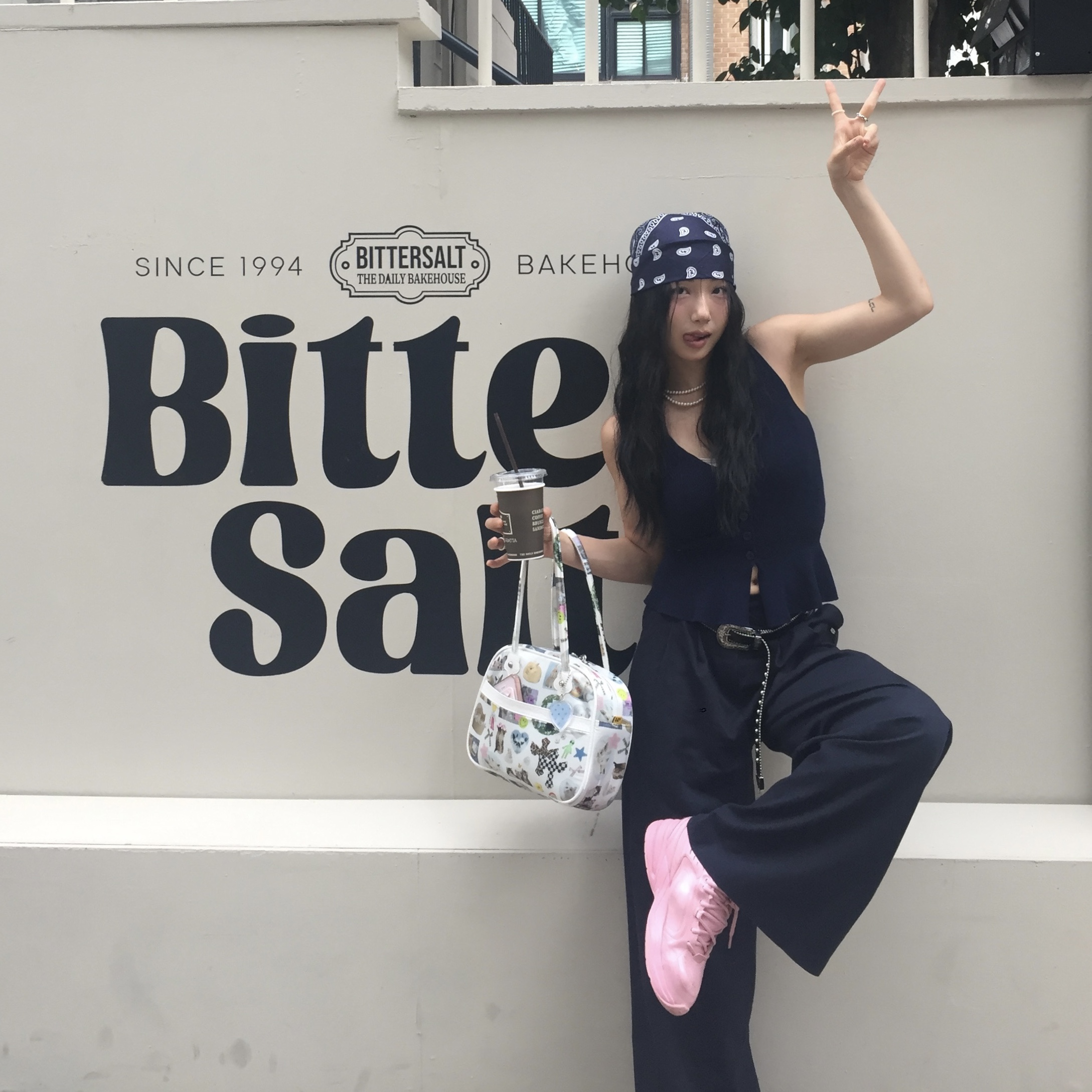 UnsteadyMarket Collage Tote Bag, Nike x Martine Rose Air Monarch IV Pink 착용 스타일 - 5