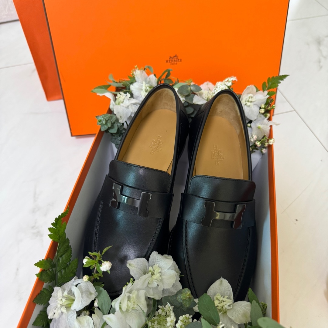 Hermes Honore Loafer Calfskin & Noir 착용 스타일 - 1