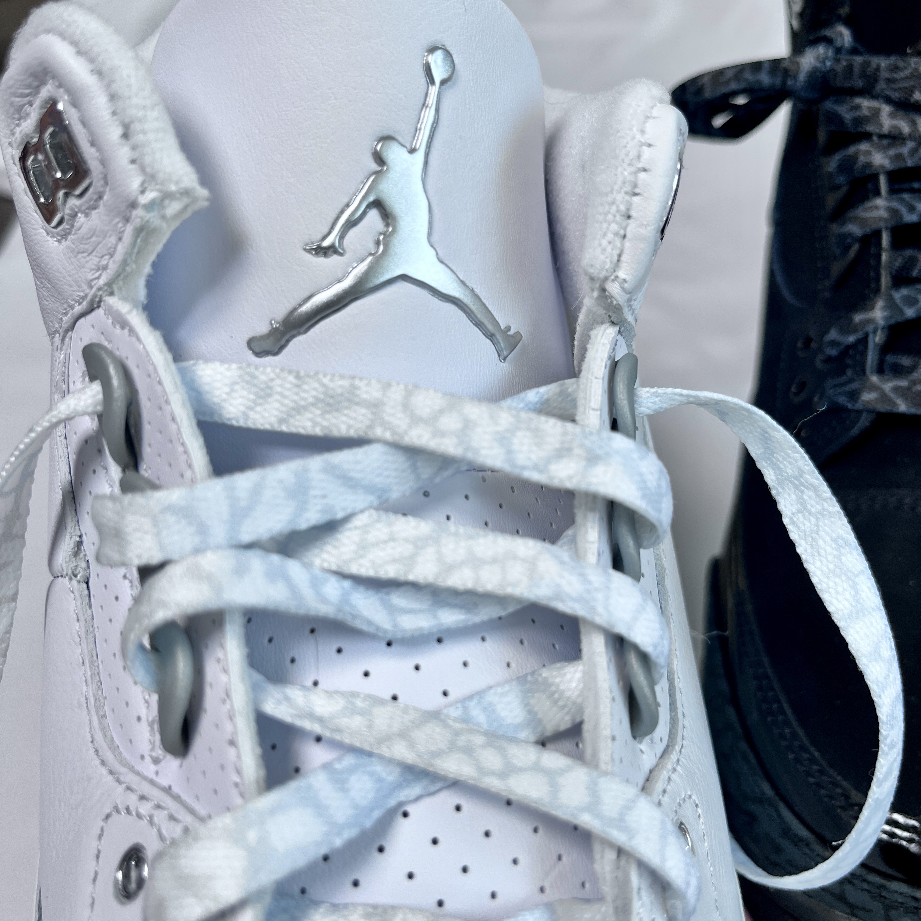 Jordan 3 Retro White and Silver, Jordan 3 Retro Black Cat 2025 착용 스타일 - 4