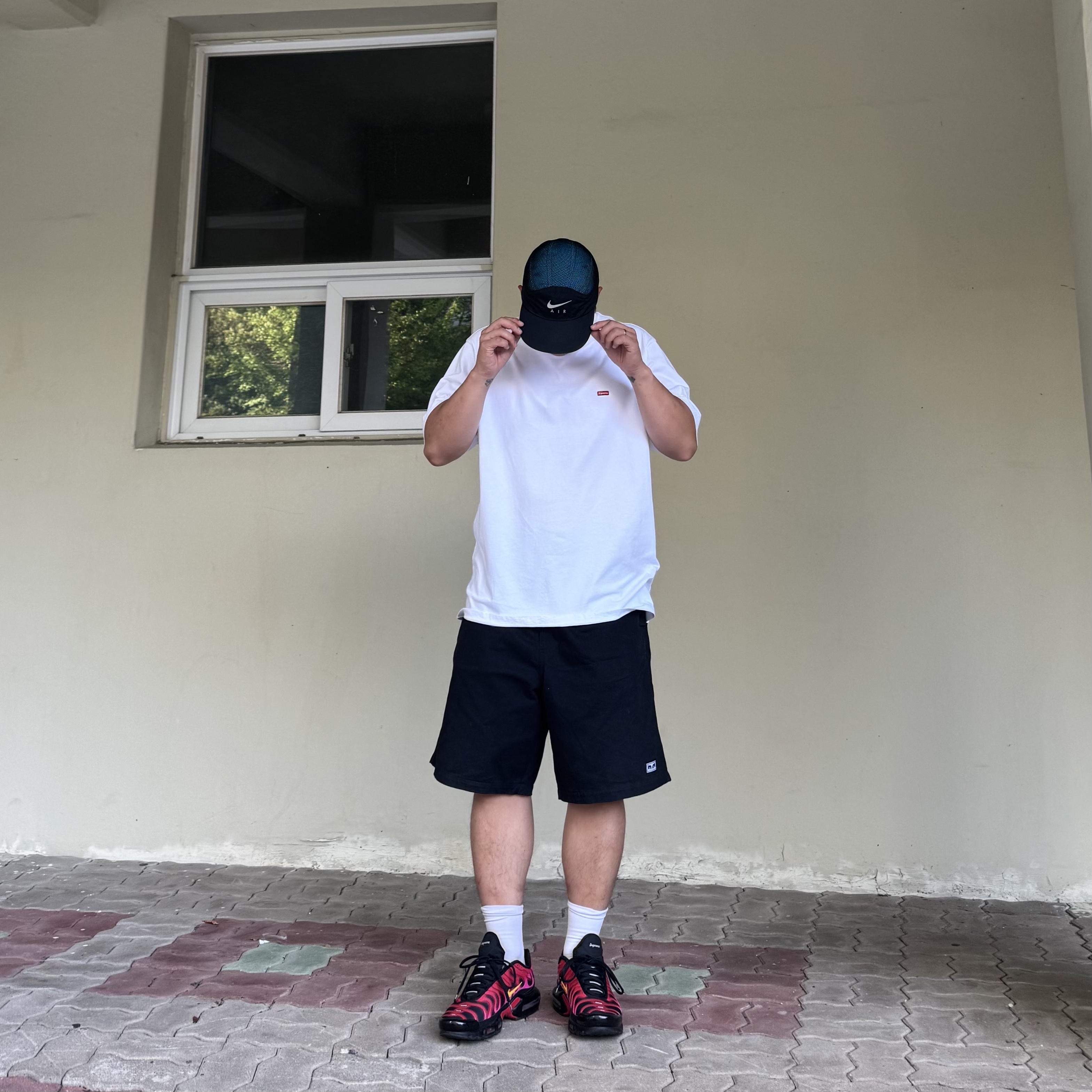 Nike x Supreme Air Max Plus TN Fire Pink, Supreme x Nike Trail Running Hat Blue - 17FW 착용 스타일 - 3