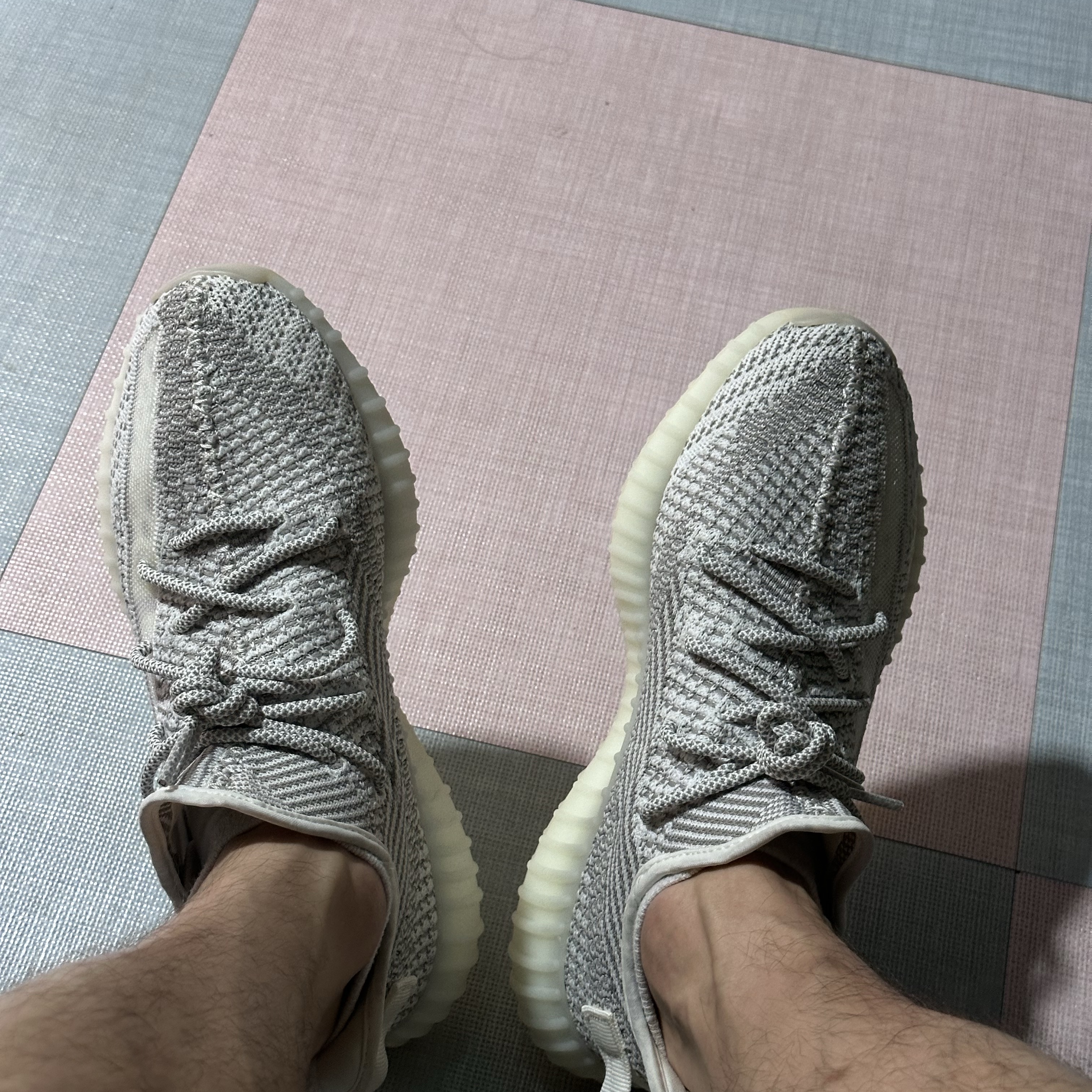 Adidas Yeezy Boost 350 V2 Static 2023 착용 스타일