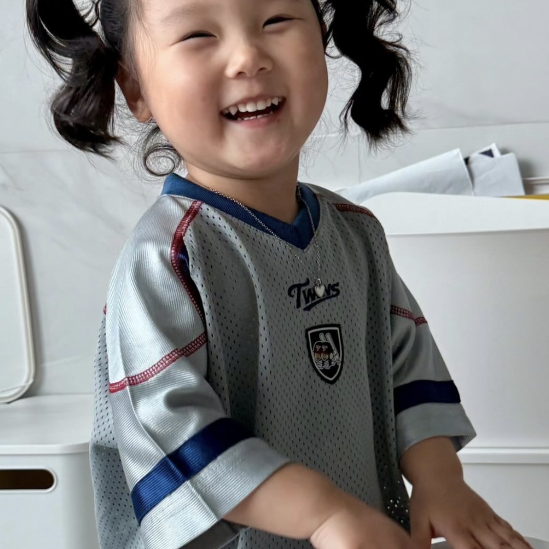 BDNS x LG TWINS Mesh Jersey Silver 착용 스타일