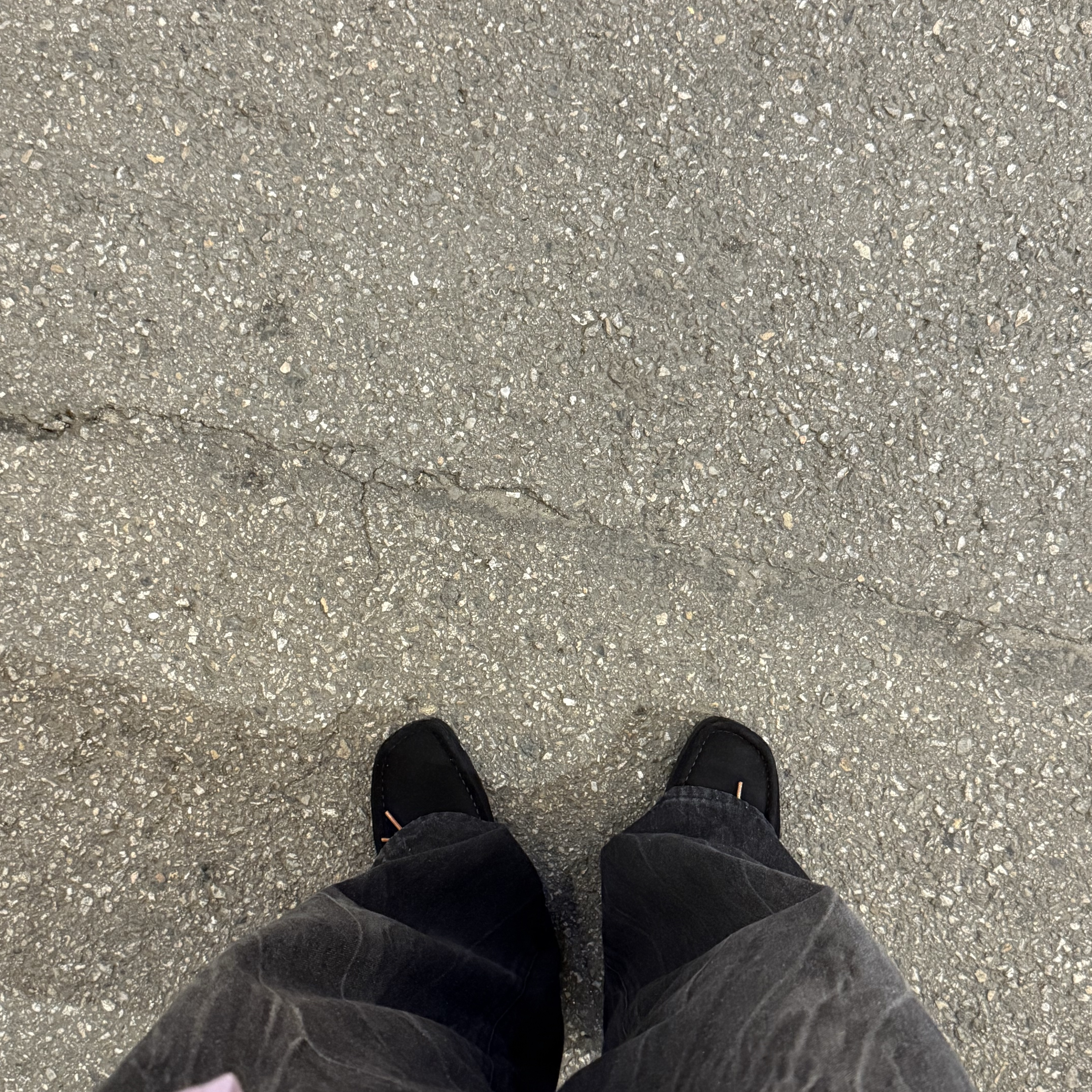 Clarks Wallabee Black Suede 착용 스타일