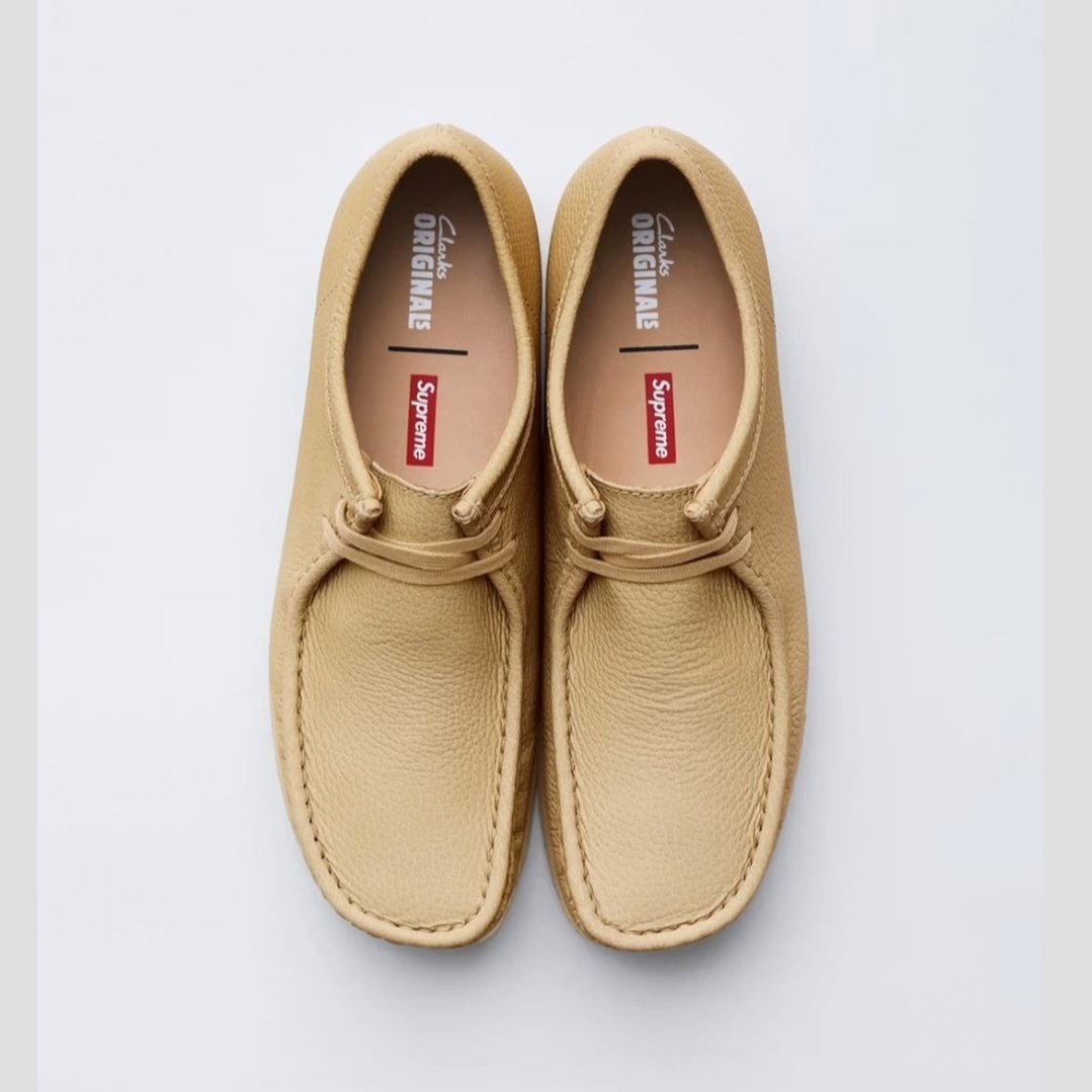 Clarks x Supreme Reflective Wallabee Natural - 25SS, Clarks x Supreme Reflective Wallabee Pink - 25SS 착용 스타일 - 1