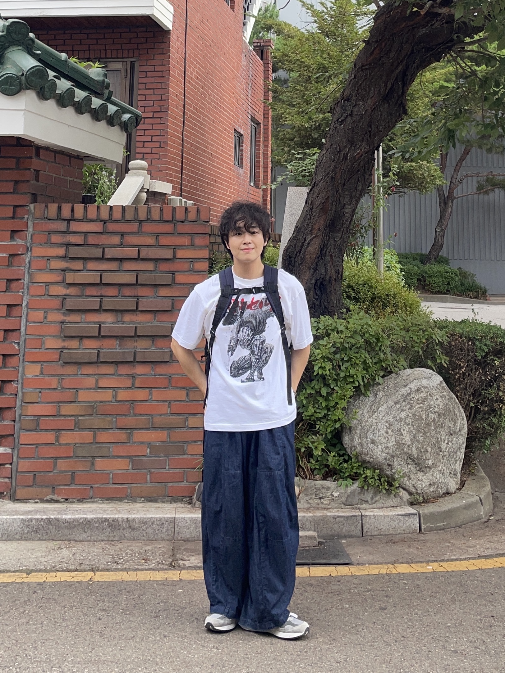 Uniqlo UT x Berserk Manga Curation Graphic T-Shirt A White - KR, Needles H.D. Pants 6 Oz Denim Indigo 착용 스타일