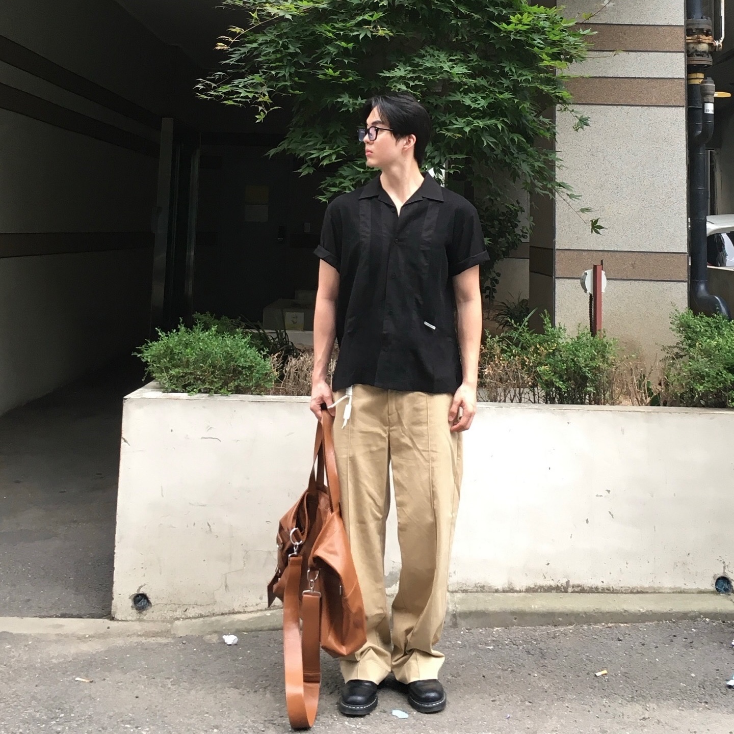 Thevinylhouse Linen Mesh Short Sleeve Shirts Black 착용 스타일