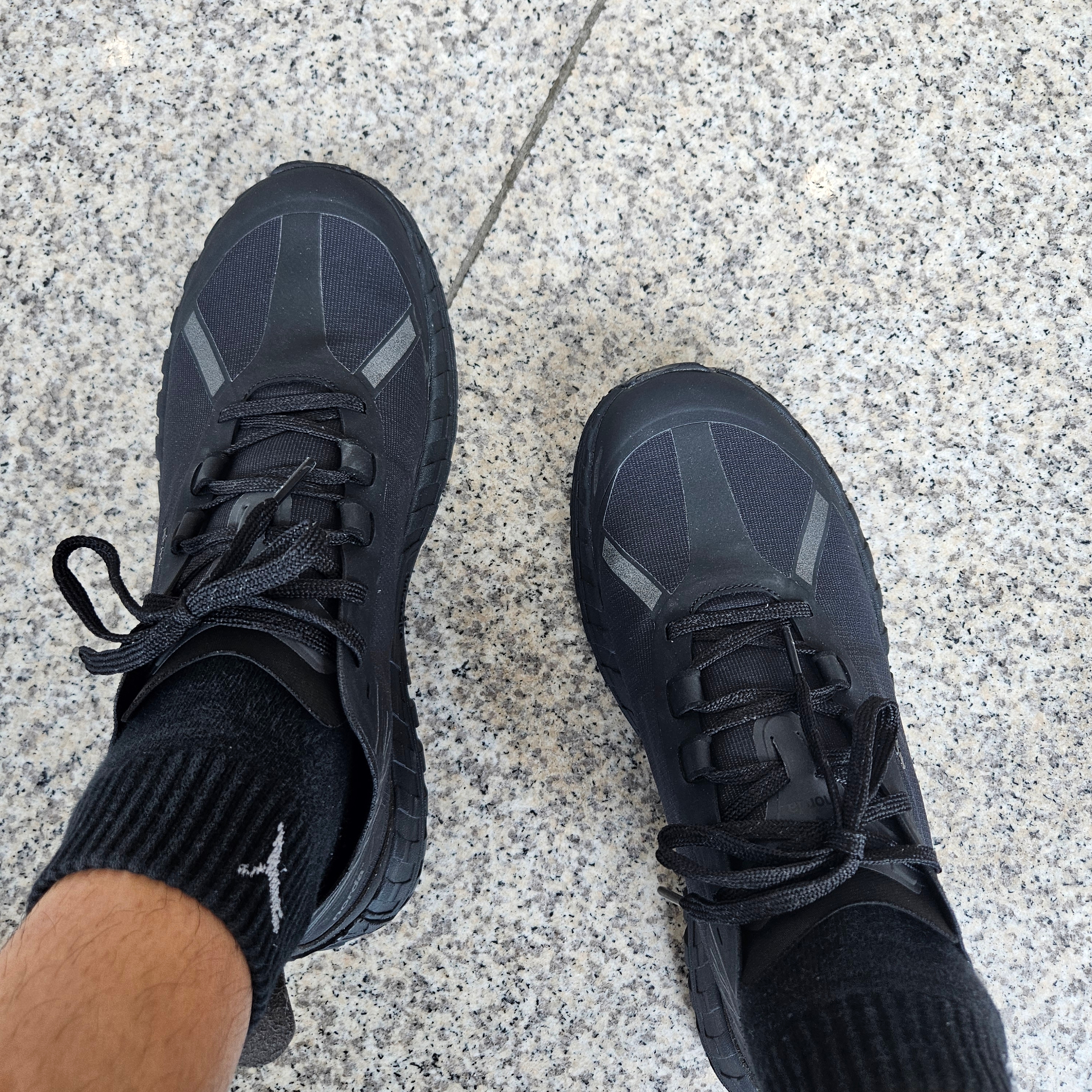 Norda 001/A Stealth Black 착용 스타일