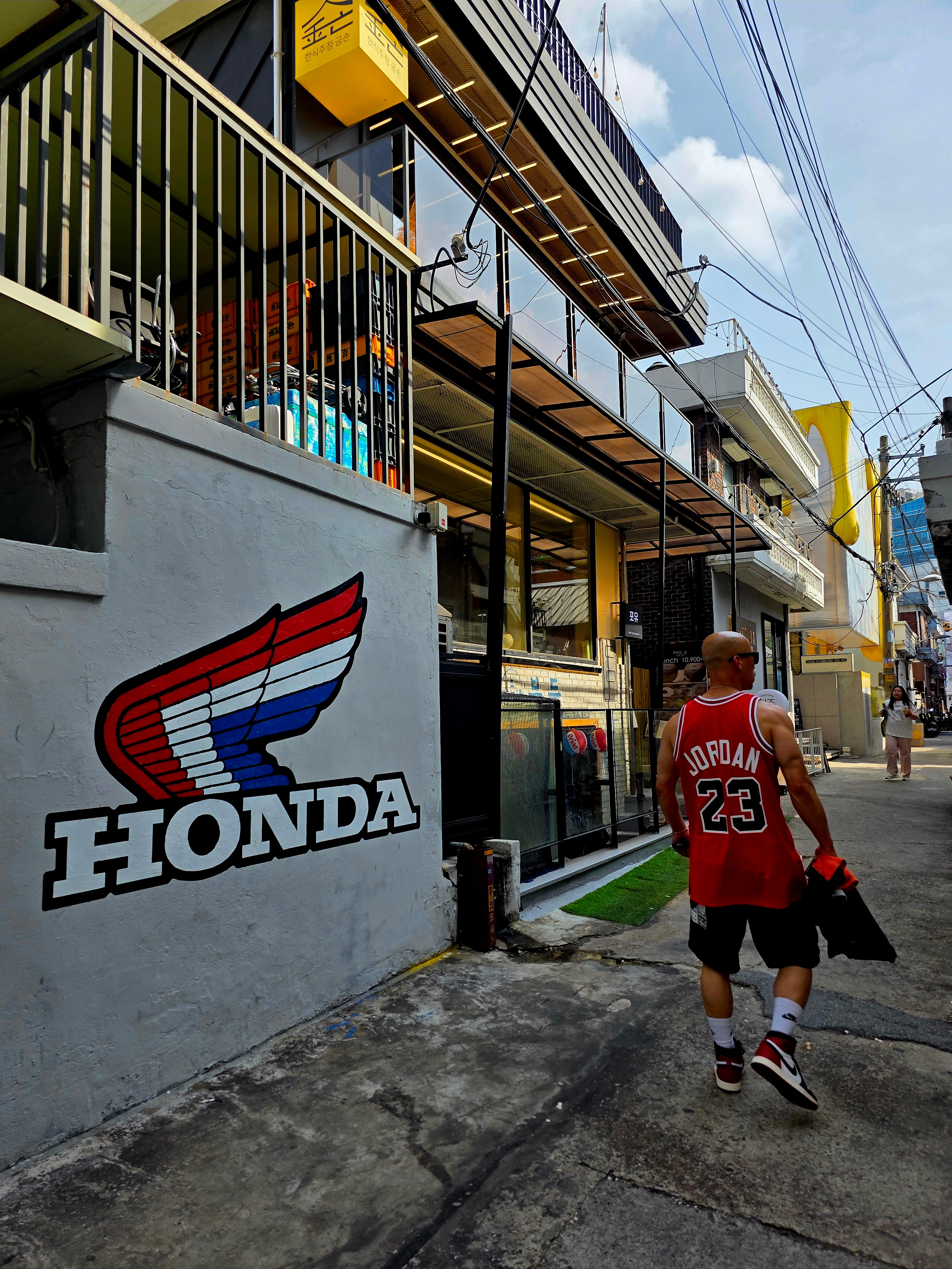 Jordan 1 Retro High OG Black Toe, IAB Studio x Obey Poster Carpenter Denim Shorts Dusty Black 착용 스타일 - 2