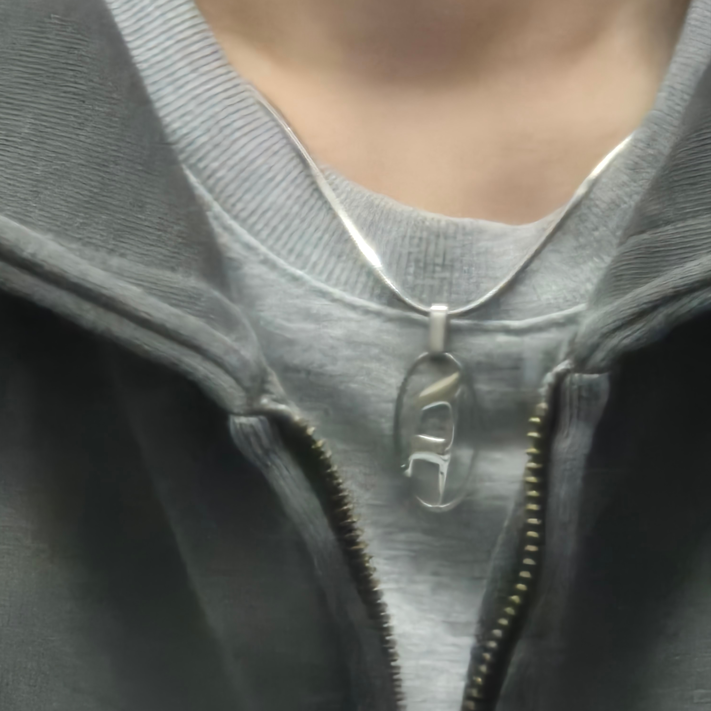 Diesel Dx1342 Stainless Steel Pendant Necklace Silver 착용 스타일