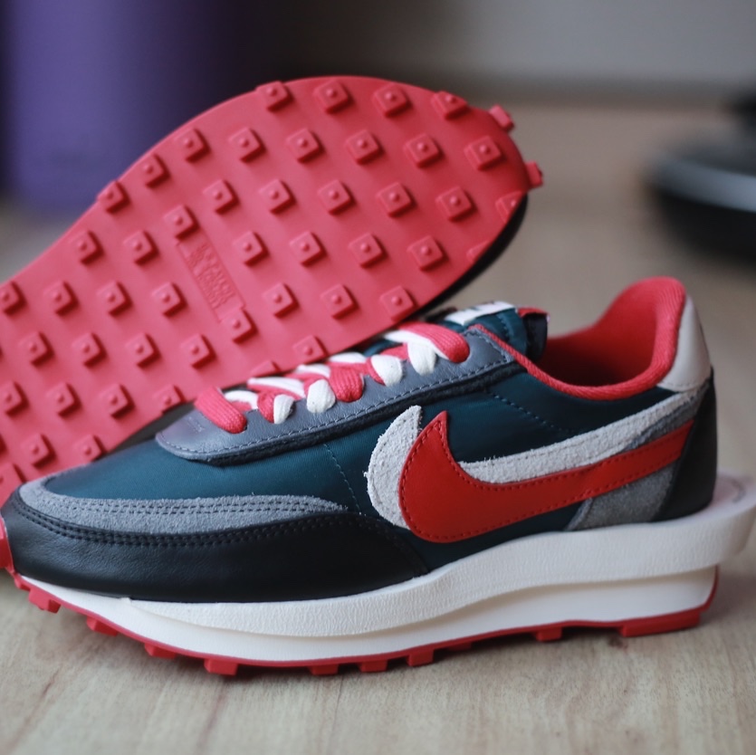 Nike x Sacai x Undercover LDWaffle Midnight Spruce University Red 착용 스타일