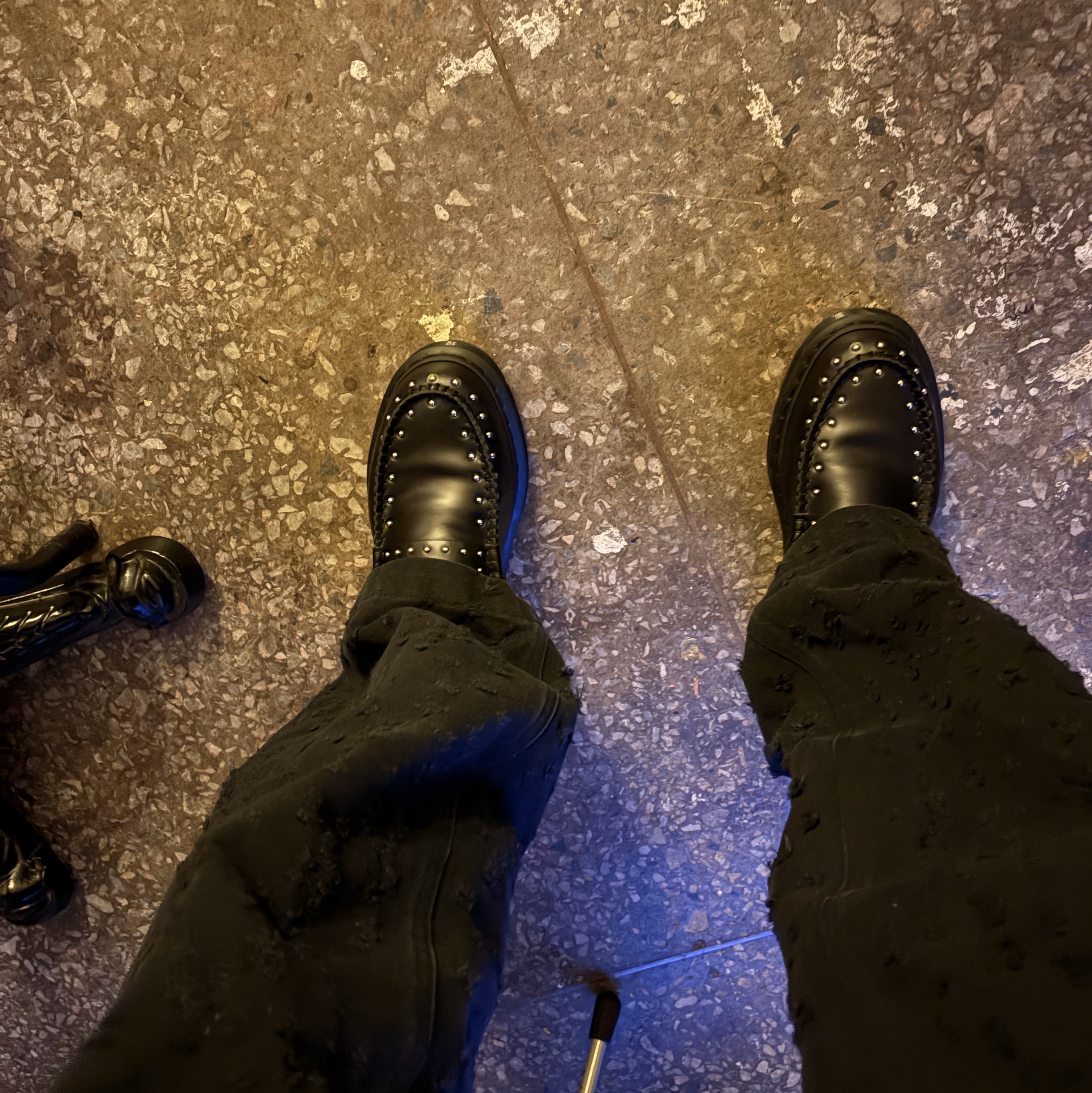 Dr. Martens x Supreme Studded Penton Loafers Black - 25SS 착용 스타일 - 1