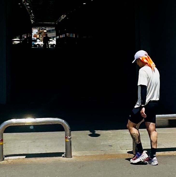 On Running Cloudmonster Hyper Flame Frost, Nike Trail Dri-Fit Lava Loops Half Running Tights Black White - Asia 착용 스타일