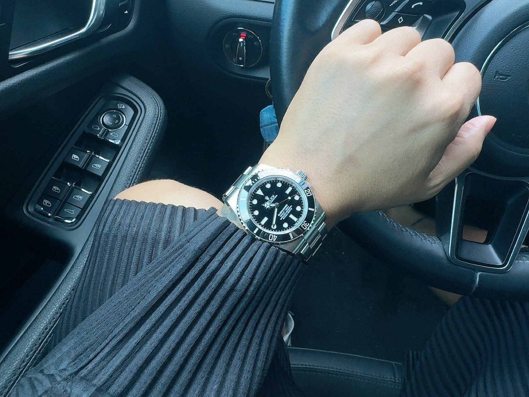 Rolex Submariner 41mm 124060 Black Oyster 착용 스타일 - 1