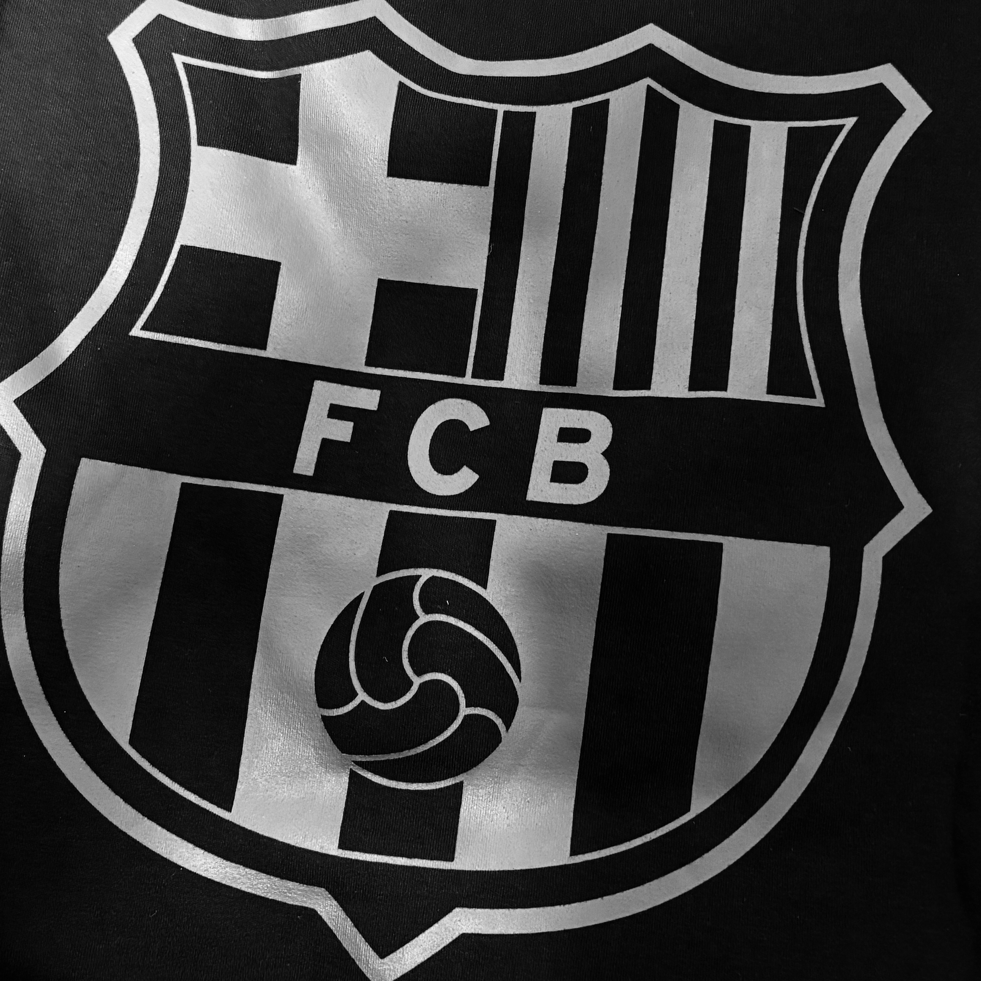 FC Barcelona Classic Line Graphic T-Shirt Black 착용 스타일 - 2