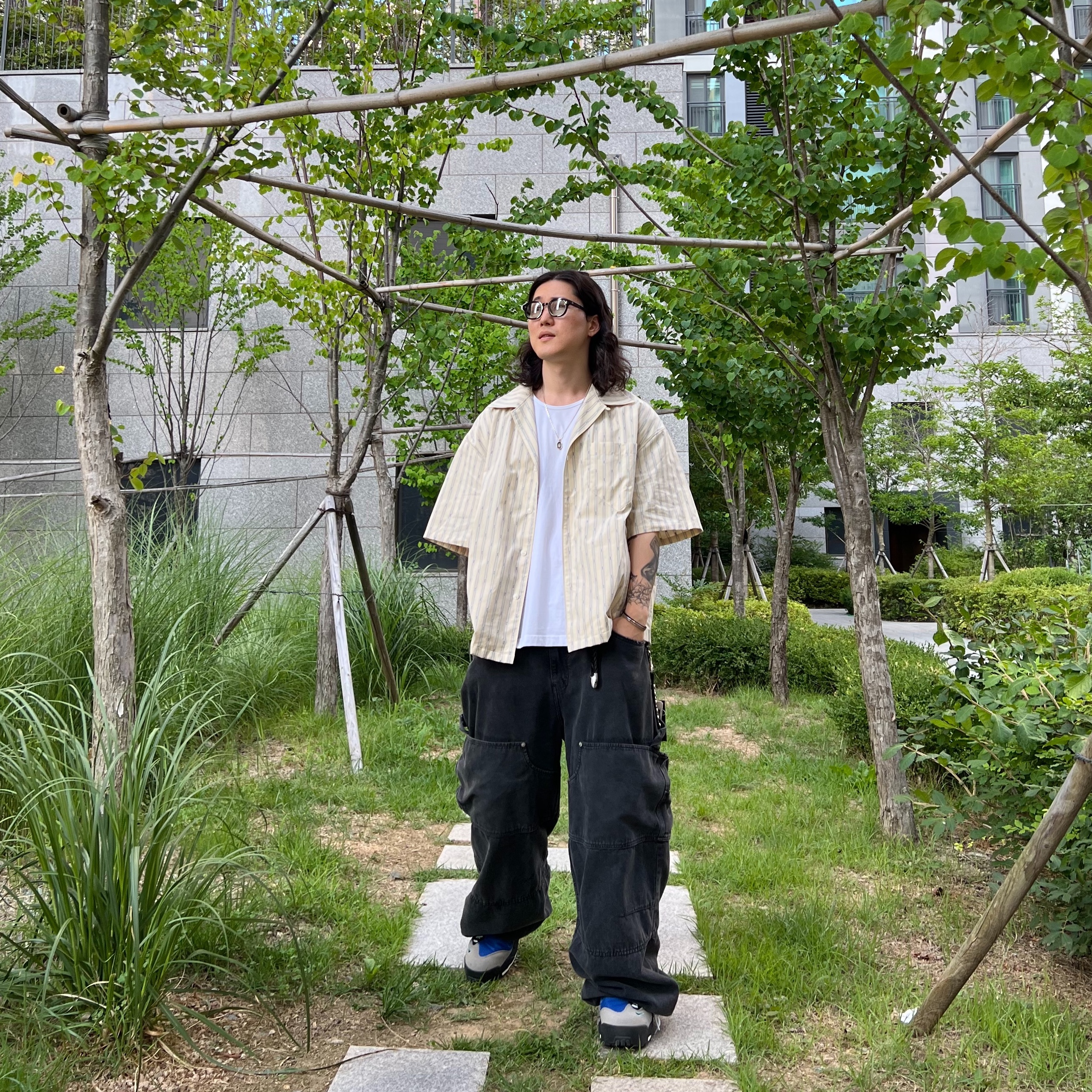 Nonnod Vacation Shirt Yellow Stipe, Nonnod Double knee cover pants Vintage black 착용 스타일 - 3