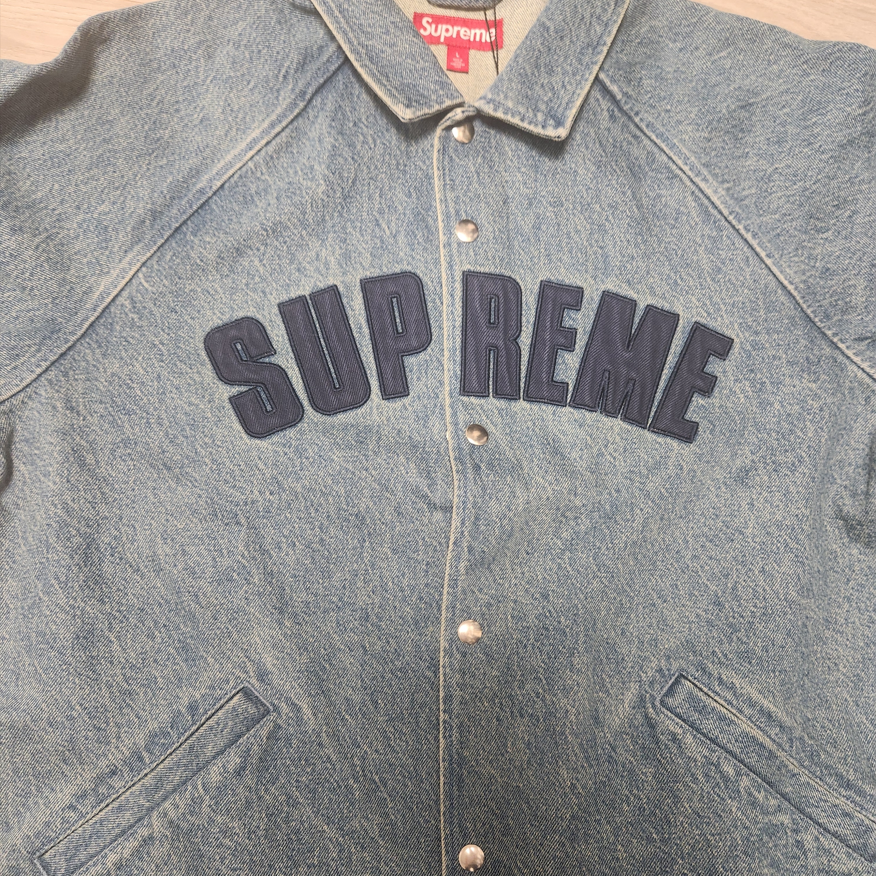 Supreme Arc Denim Coaches Jacket Washed Indigo - 25SS 착용 스타일 - 1