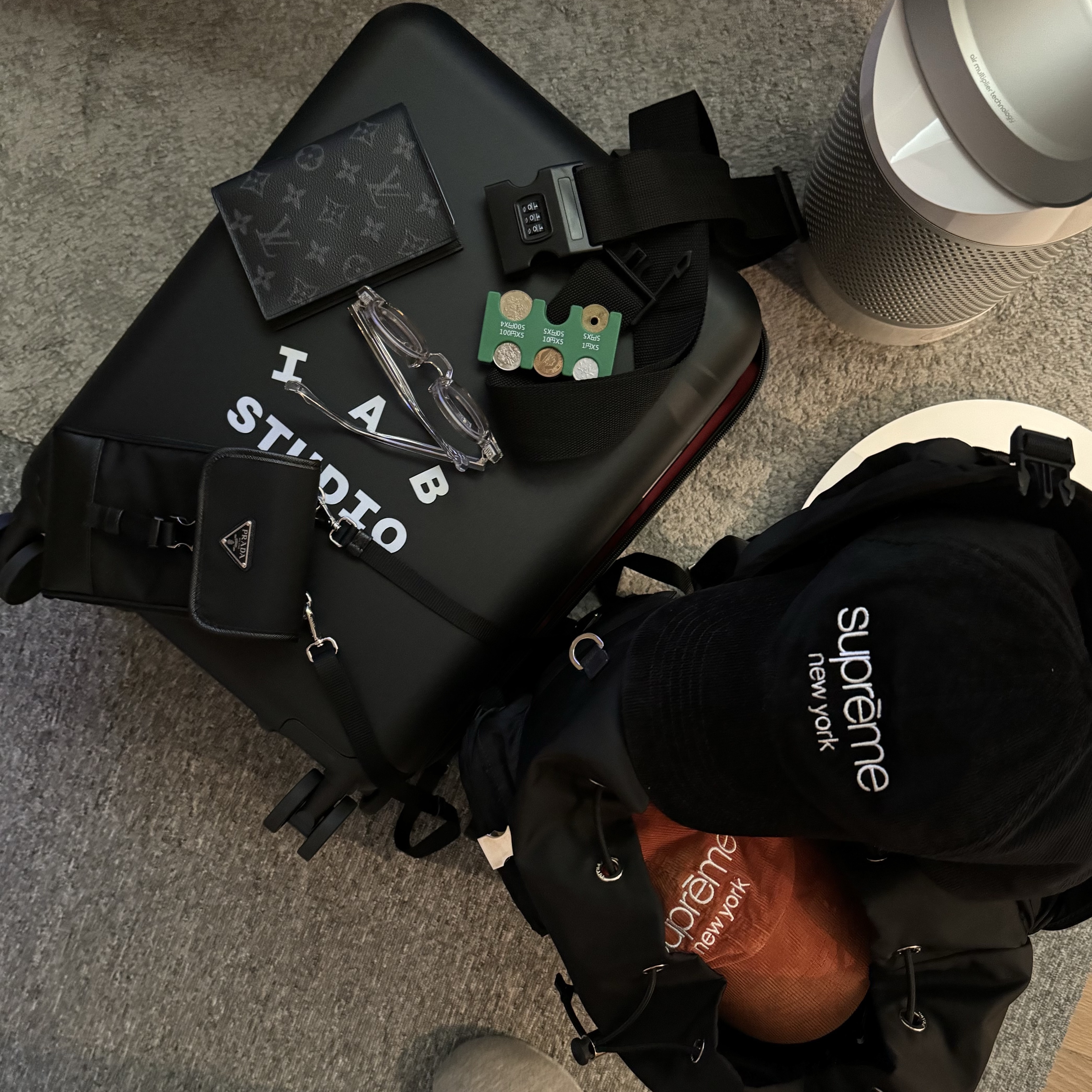 Supreme Gore-Tex Corduroy Classic Logo 6-Panel Rust - 21FW, Supreme Gore-Tex Corduroy Classic Logo 6-Panel Black - 21FW 착용 스타일