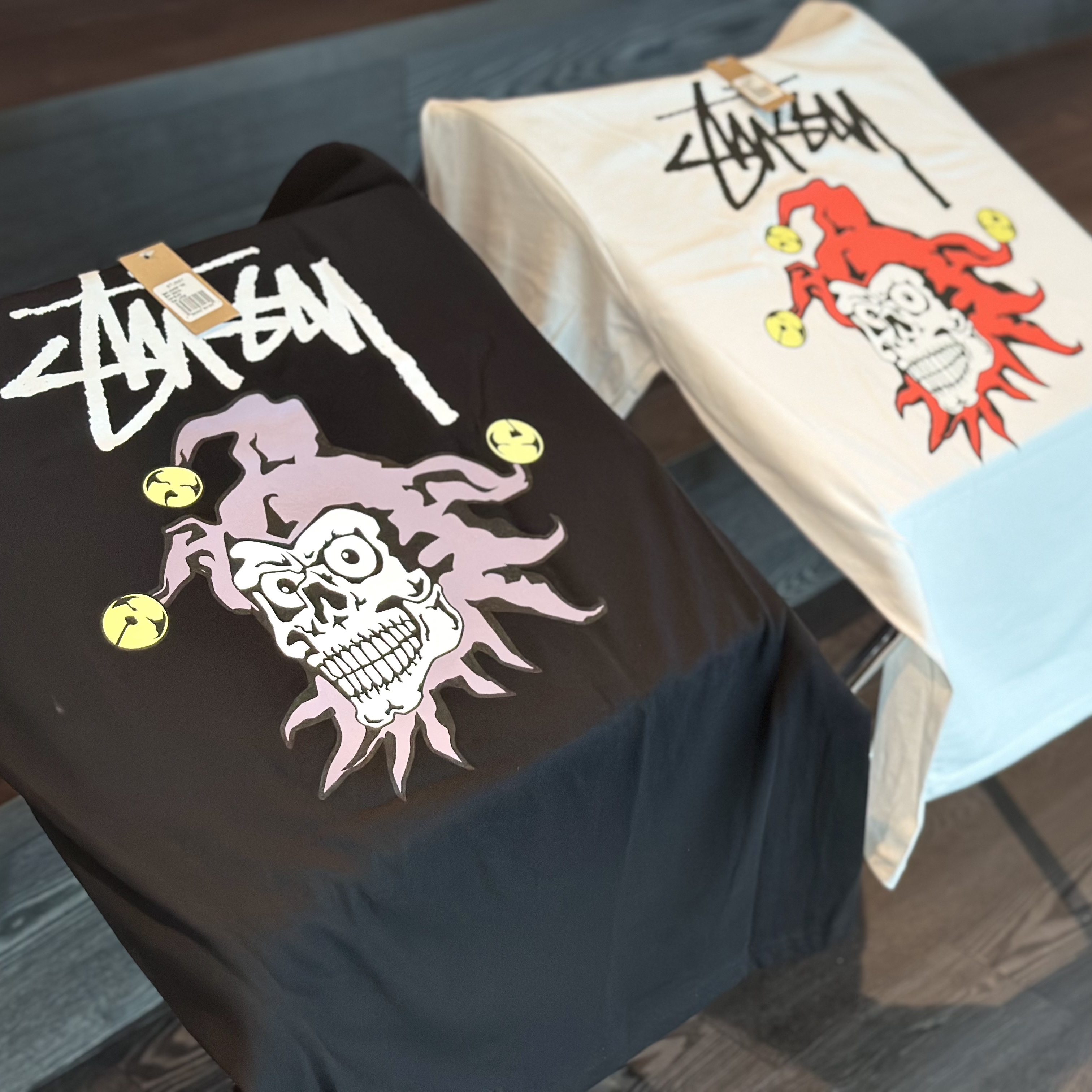 Stussy Joker T-Shirt White, Stussy Joker T-Shirt Black 착용 스타일 - 3