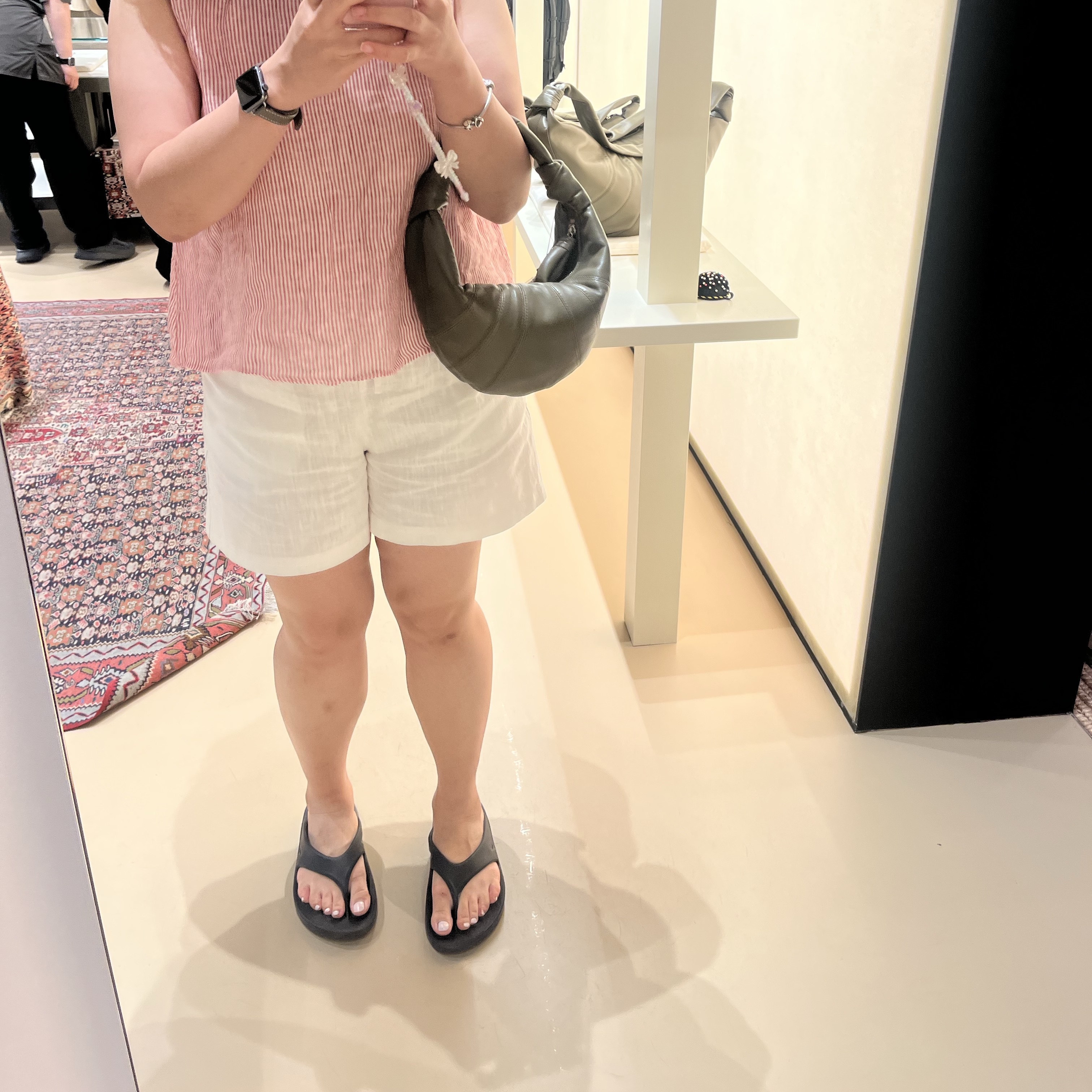 Lemaire Mini Fortune Croissant Bag Soft Nappa Leather Black 착용 스타일