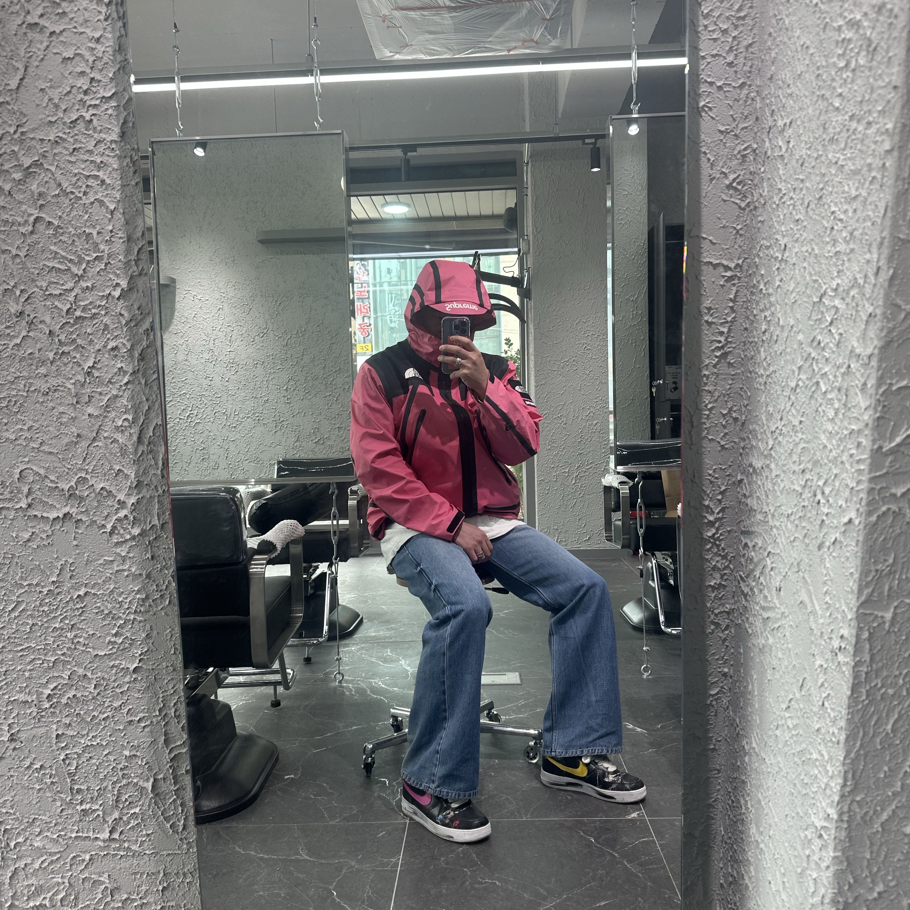 Nike x Peaceminusone Air Force 1 Low Para-Noise 3.0 Black and Multicolor, Supreme x The North Face Summit Series Outer Tape Seam Jacket Pink - 21SS 착용 스타일