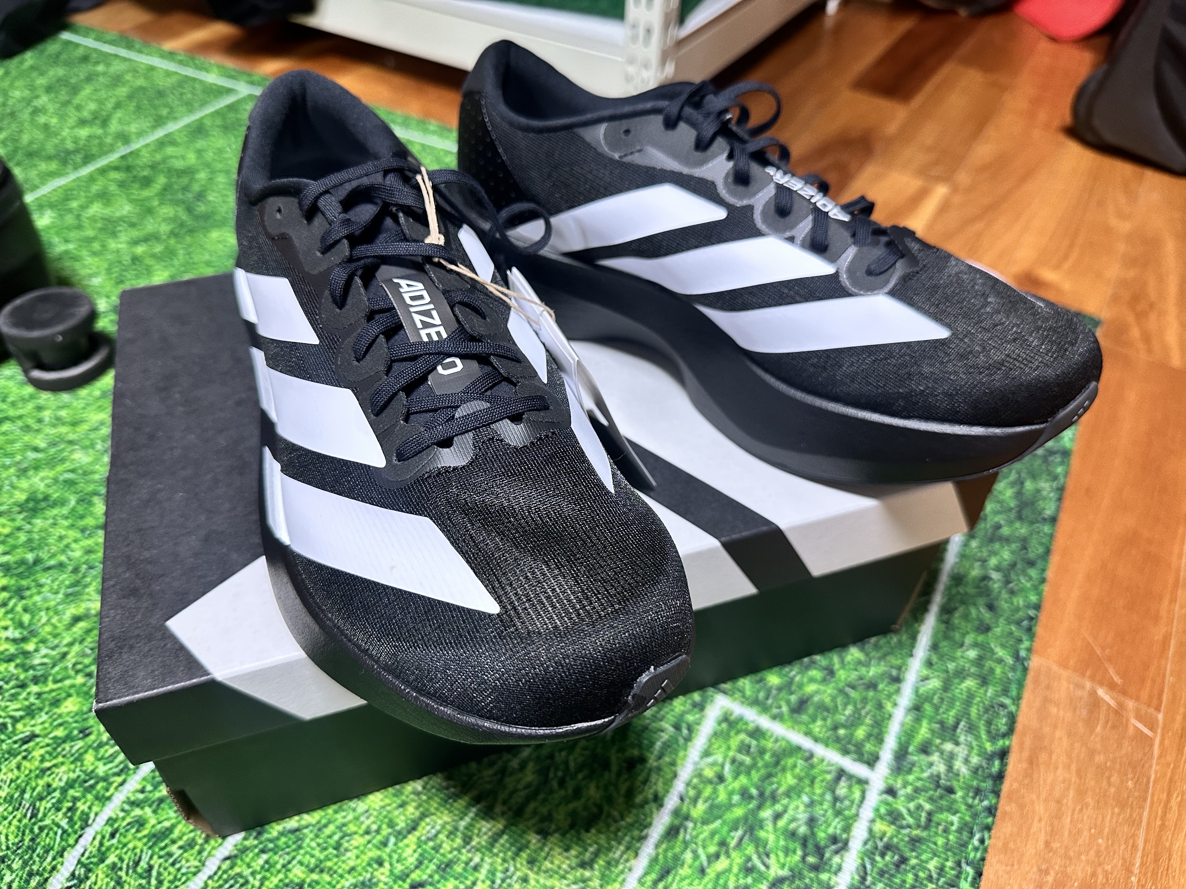 Adidas Adizero EVO SL Core Black Cloud White 착용 스타일