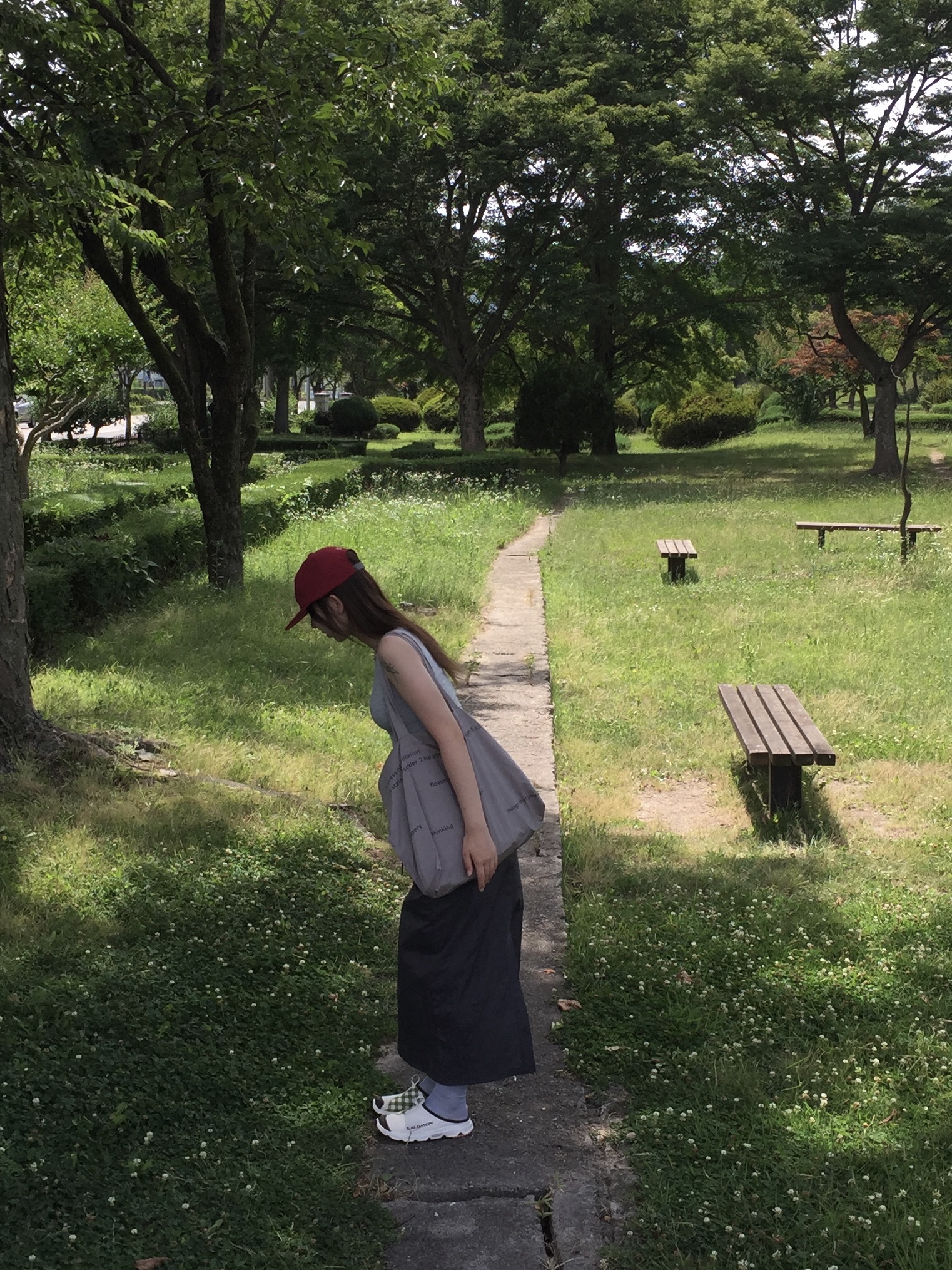 Salomon RX Slide 3.0 Canvas Vanilla Ice Black Coffee, Hello Sunrise VTG Arch Logo Relaxed Fit Cap Red 착용 스타일 - 1