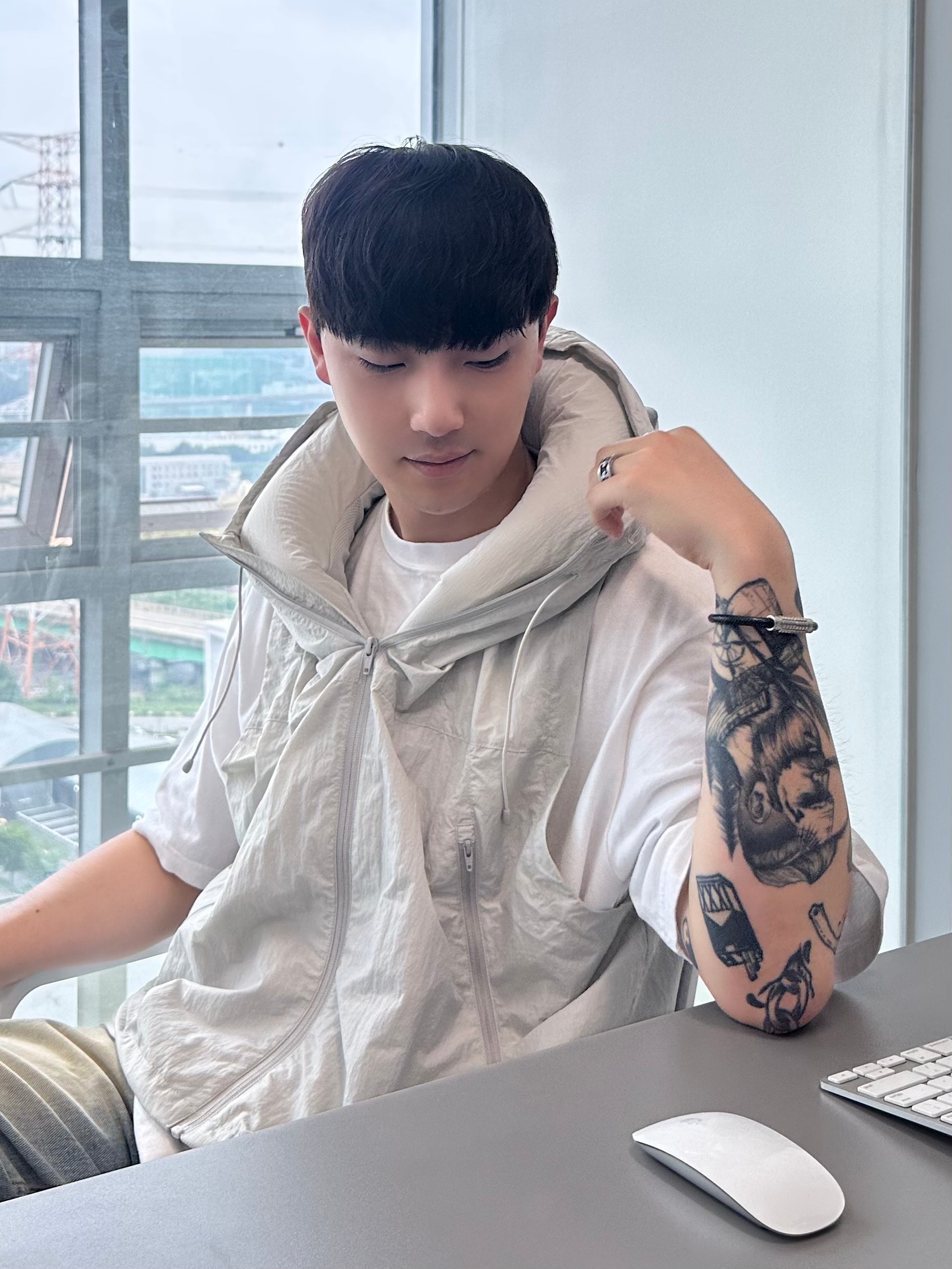 keek Pillowdy Utility Nylon Vest Gray 착용 스타일 - 2