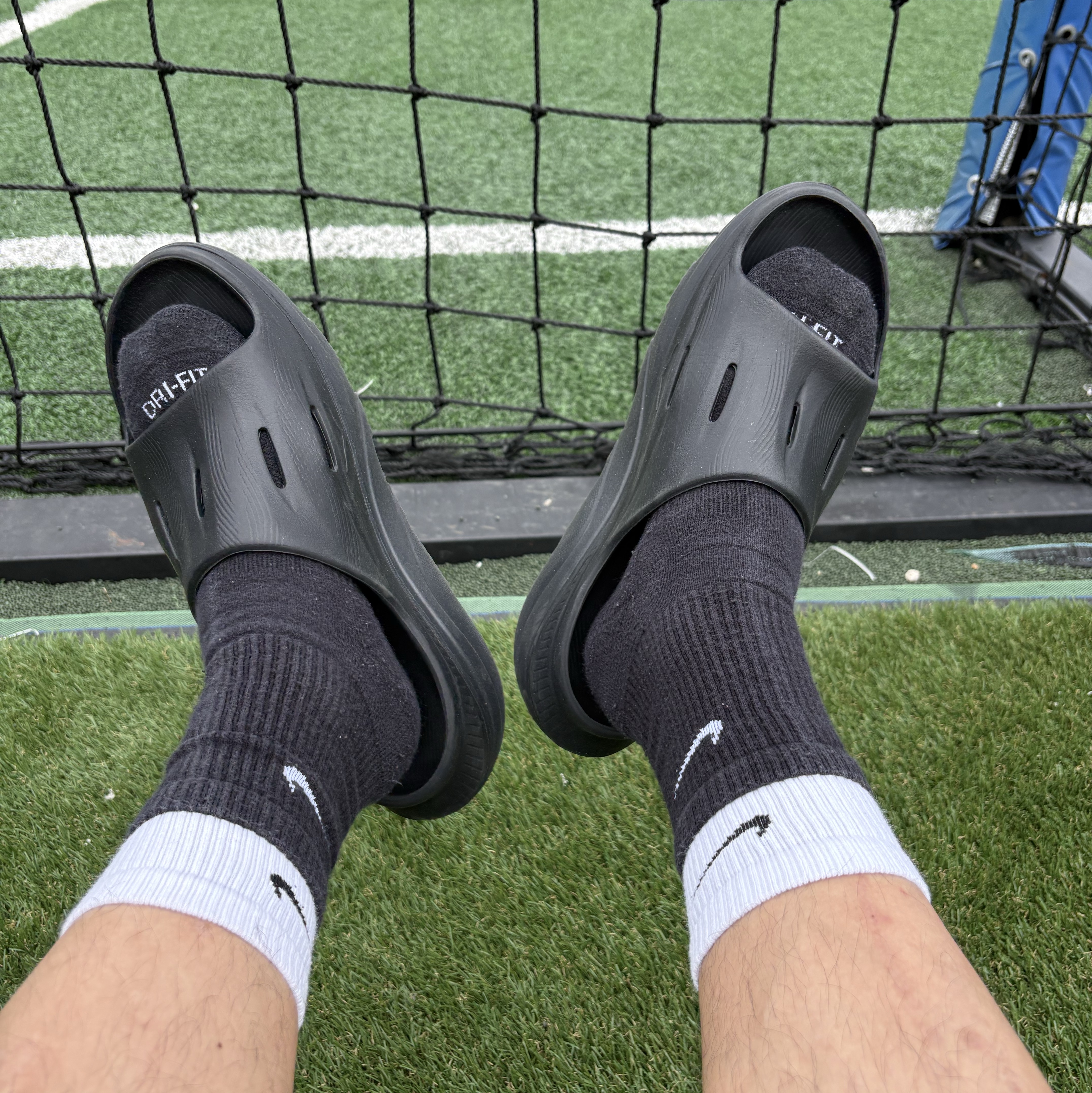 Hoka Ora Recovery Slide 3 Black 착용 스타일