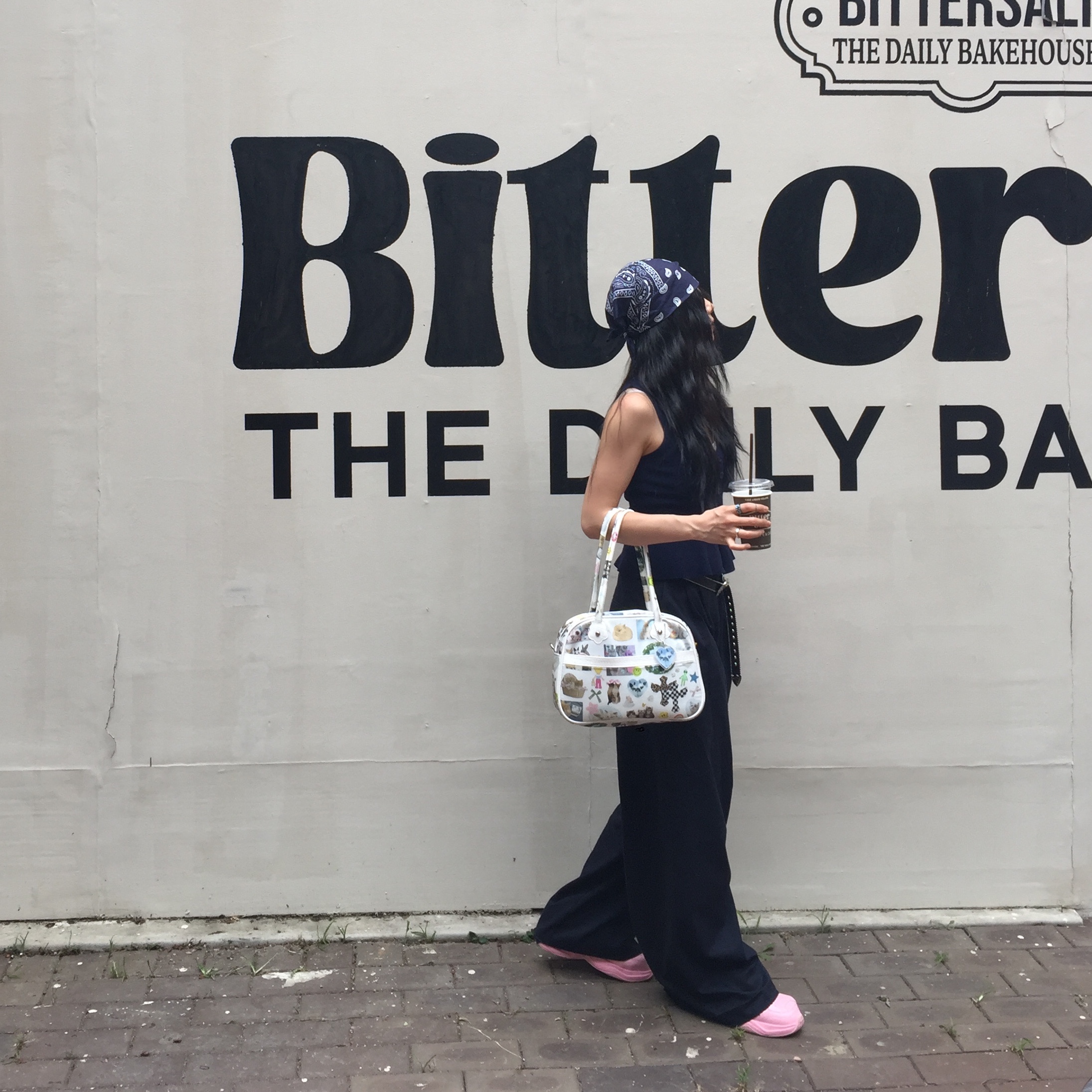 UnsteadyMarket Collage Tote Bag 착용 스타일 - 4