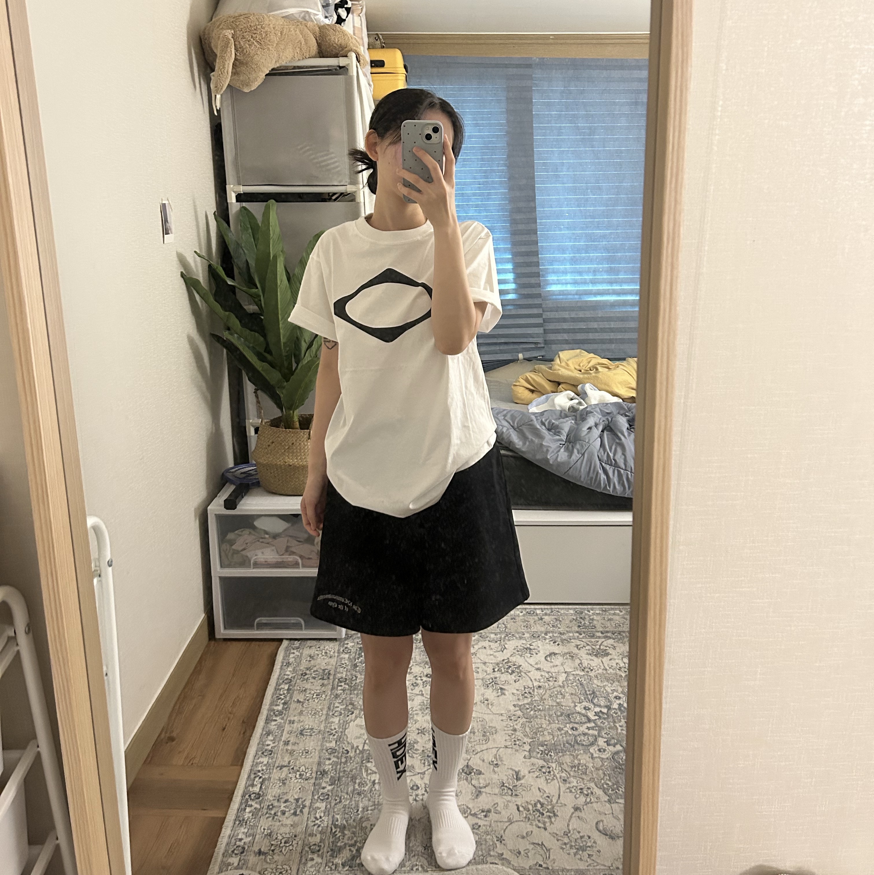(W) Mischief Rhombus T-Shirt White 착용 스타일