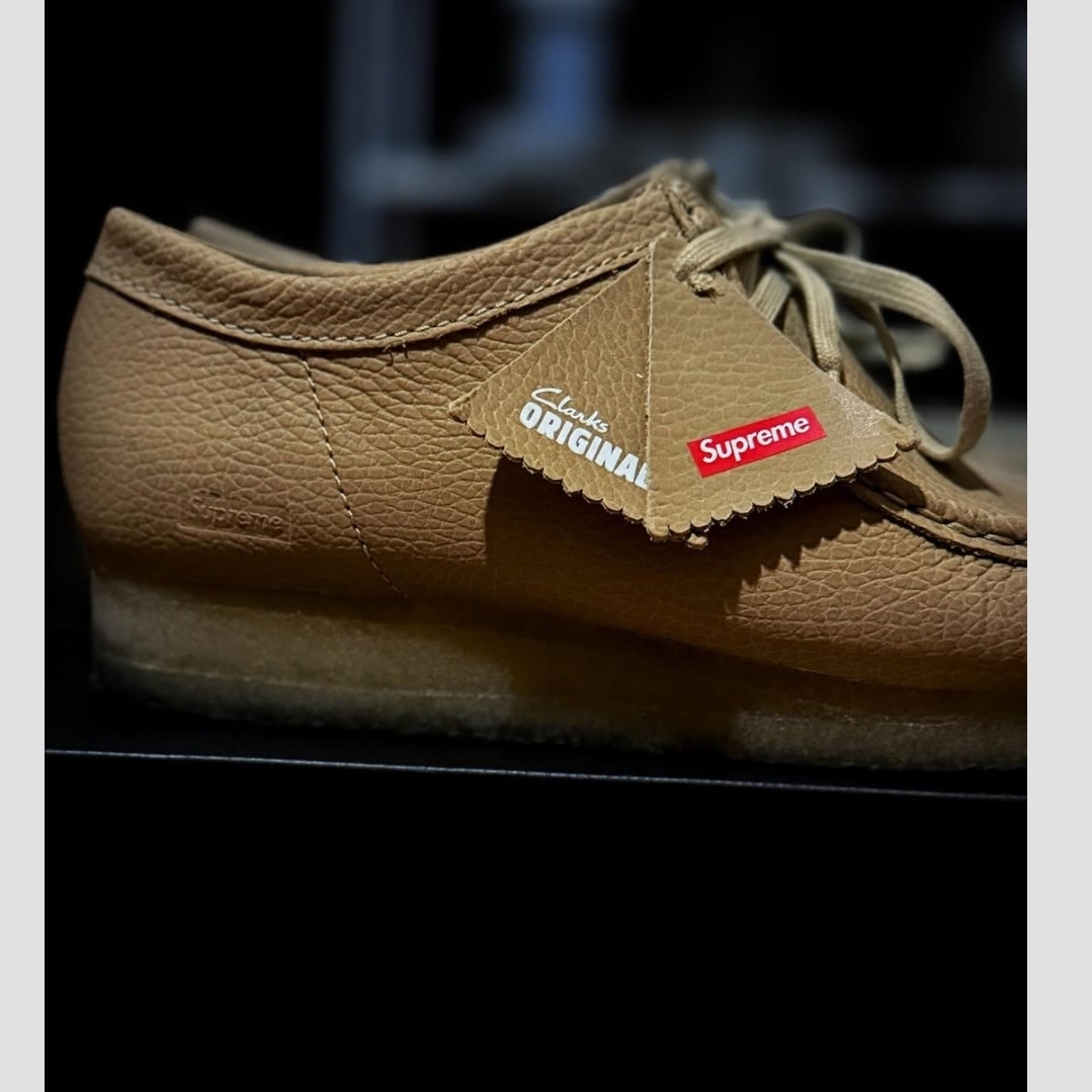 Clarks x Supreme Reflective Wallabee Natural - 25SS, Clarks x Supreme Reflective Wallabee Pink - 25SS 착용 스타일 - 9